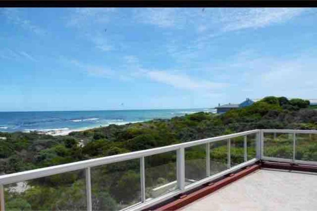 Five-Bedroom House - Photo 52