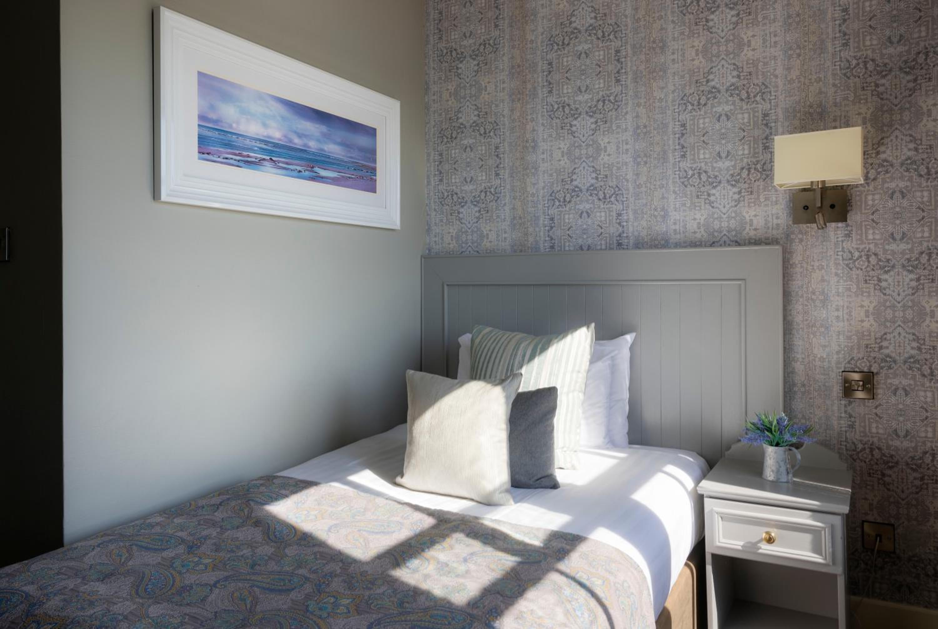 Single Room photo 3