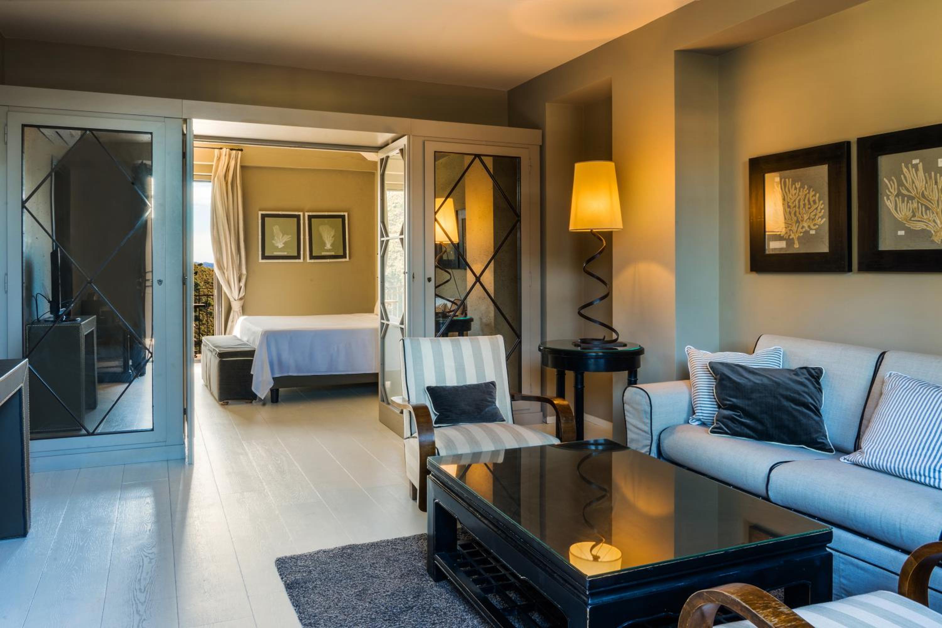 Luxury Suite with Sea View- Separate Building - Photo 3