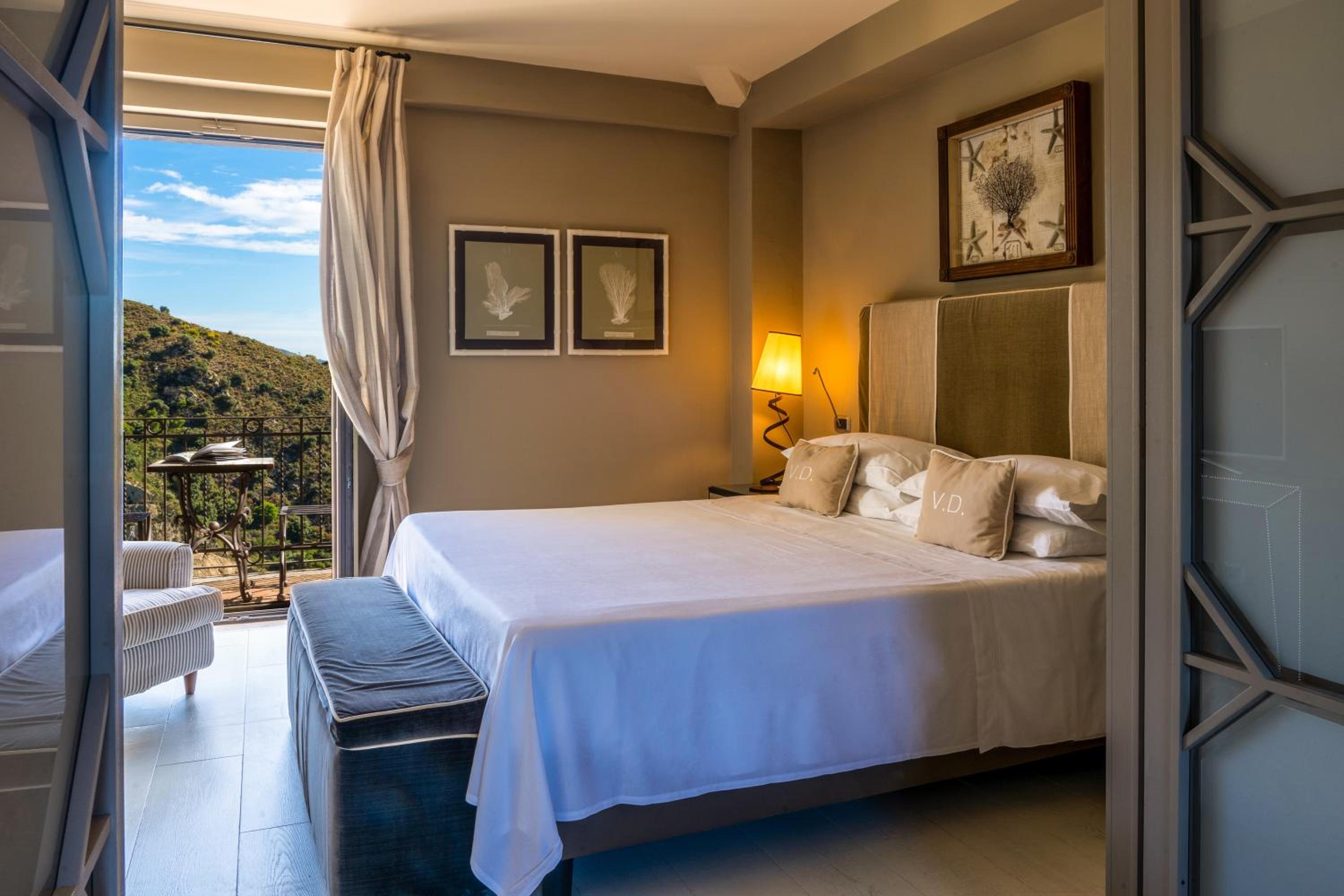 Luxury Suite with Sea View- Separate Building - Photo 2