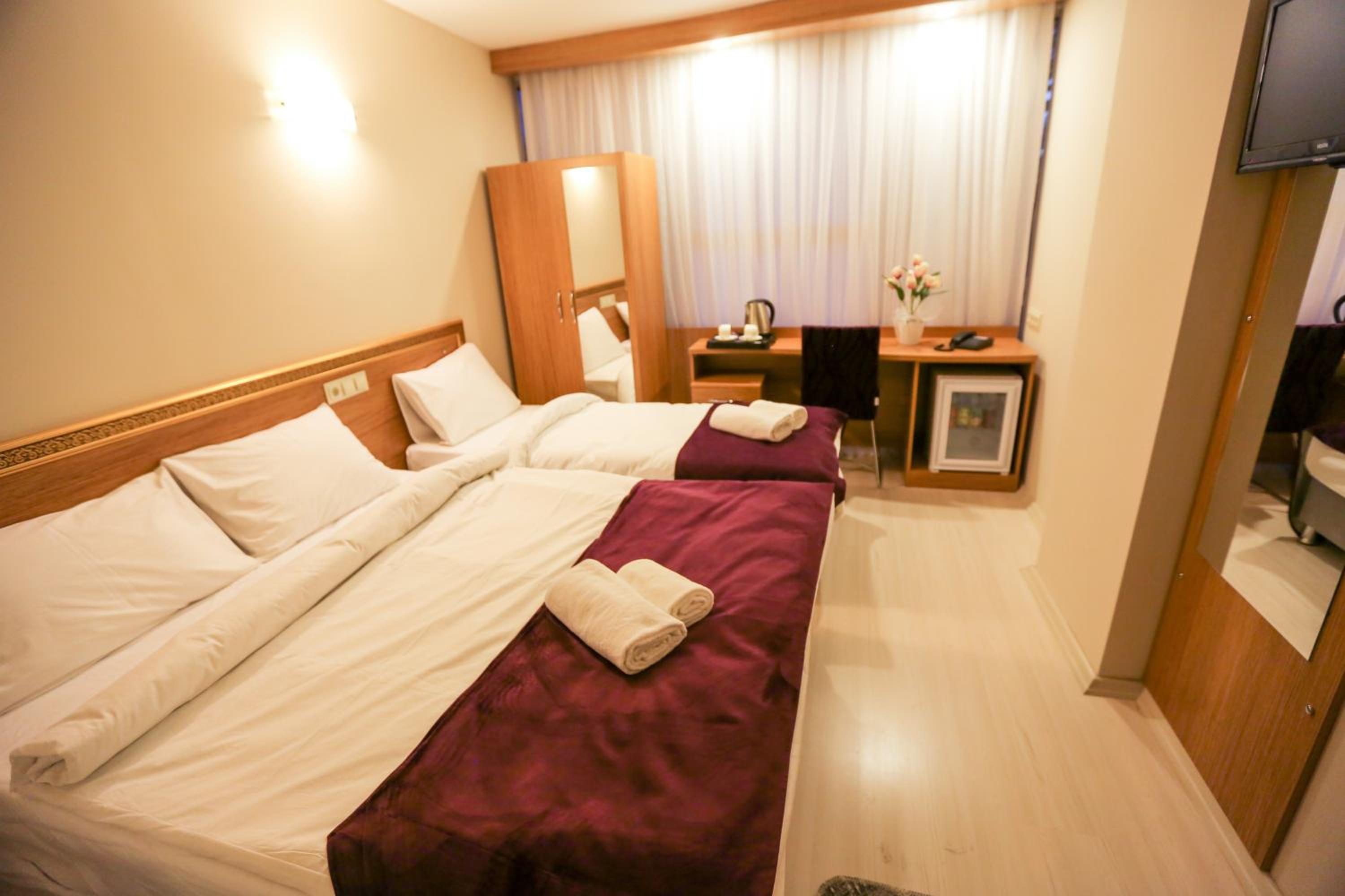 Deluxe Triple Room photo 2