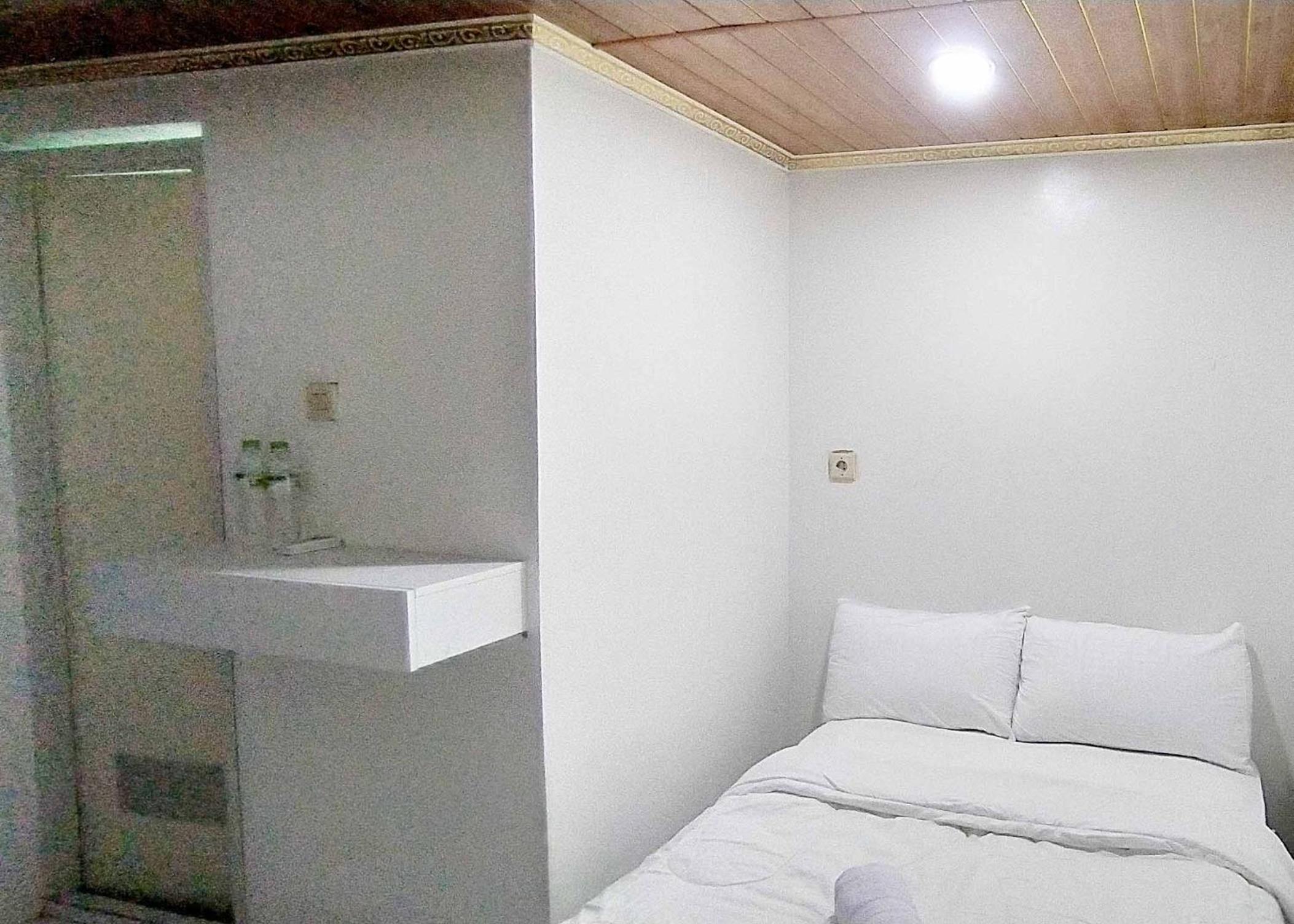Economy Double Room photo 2