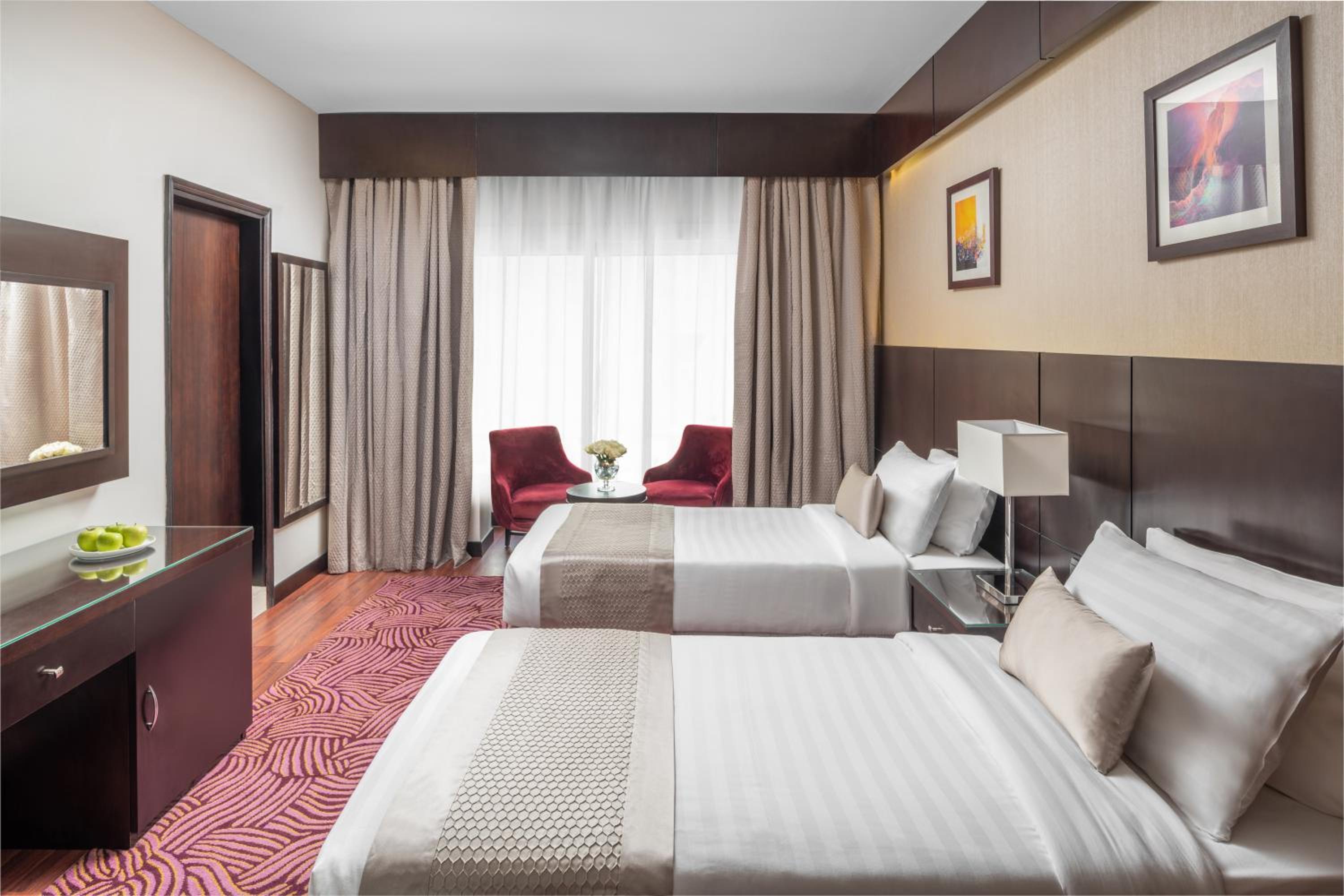 Executive Suite - Photo 2