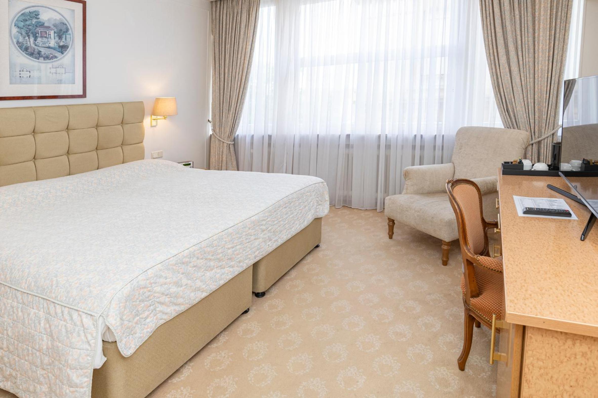 Superior Double or Twin Room - Photo 5