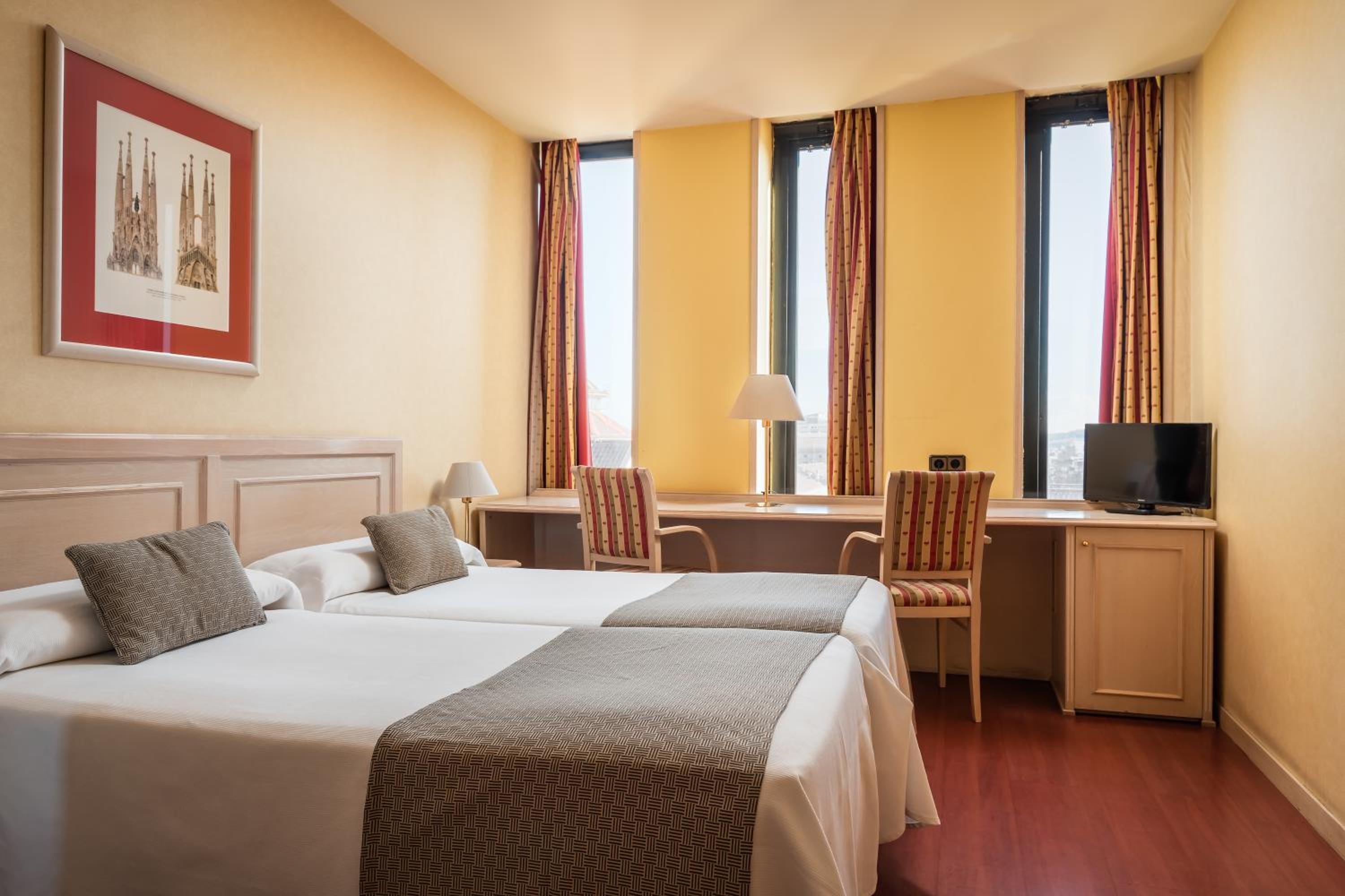 Standard Twin Room With City View photo 3