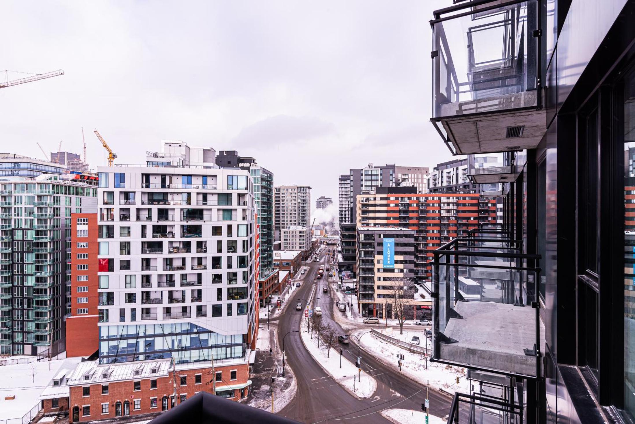 Premium - City View - Photo 11
