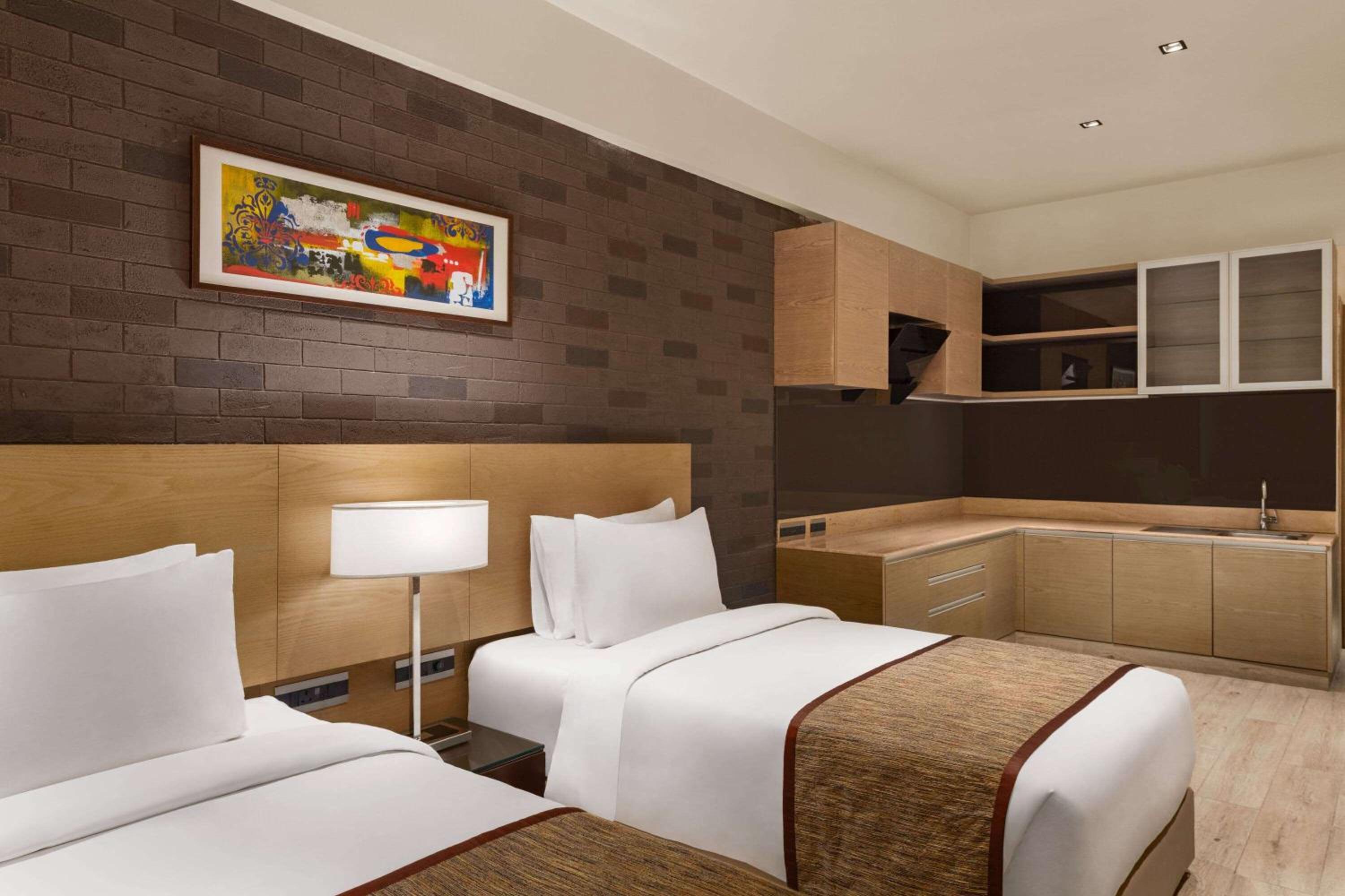 Deluxe Room with One Twin Bed - City or Garden View - Non-Smoking - 15% Discount on Food & Beverages - Photo 2