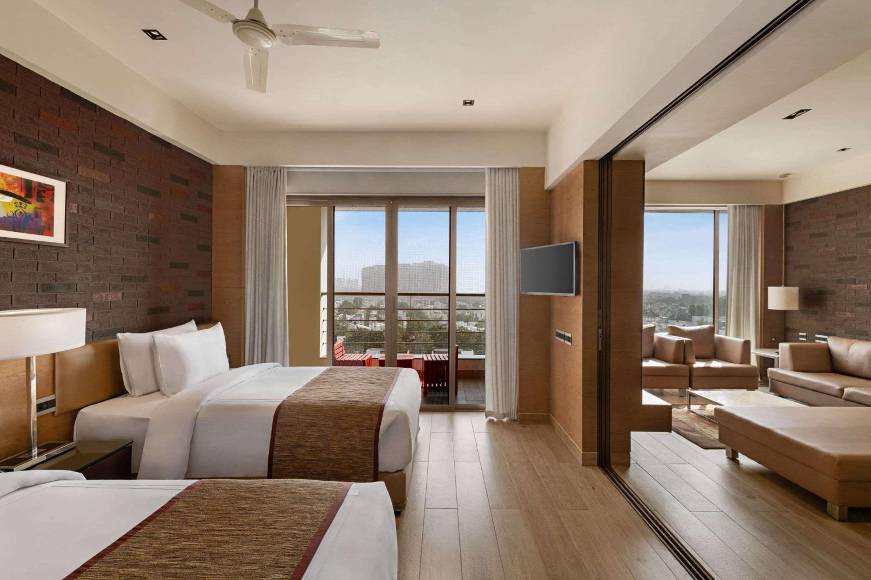 Executive Suite with One Twin Bed - Living Room and Balcony - City or Garden View - Non-Smoking - 15% Discount on Food & Beverages photo 2