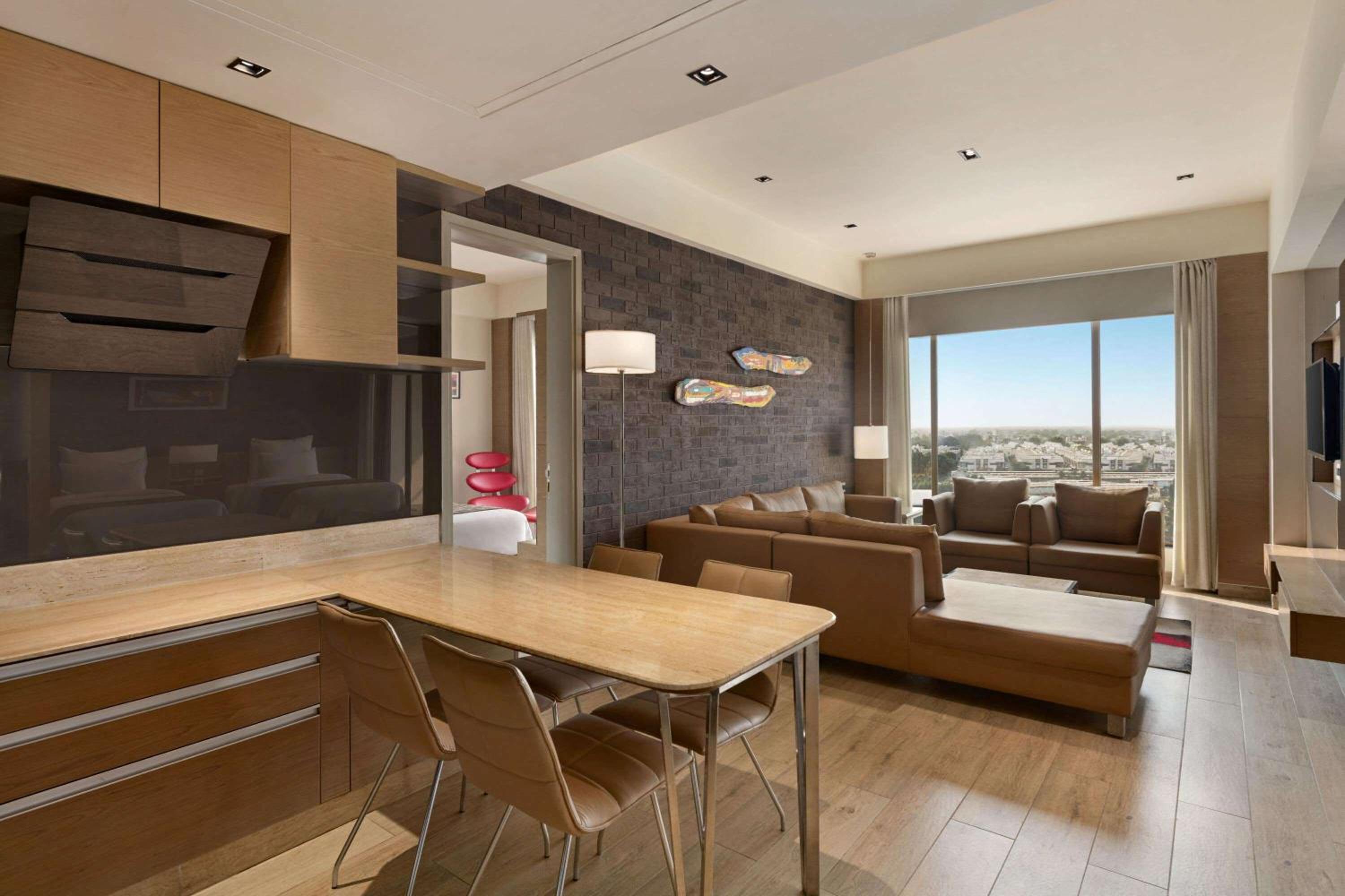 Executive Suite with One Twin Bed - Living Room and Balcony - City or Garden View - Non-Smoking - 15% Discount on Food & Beverages photo 3