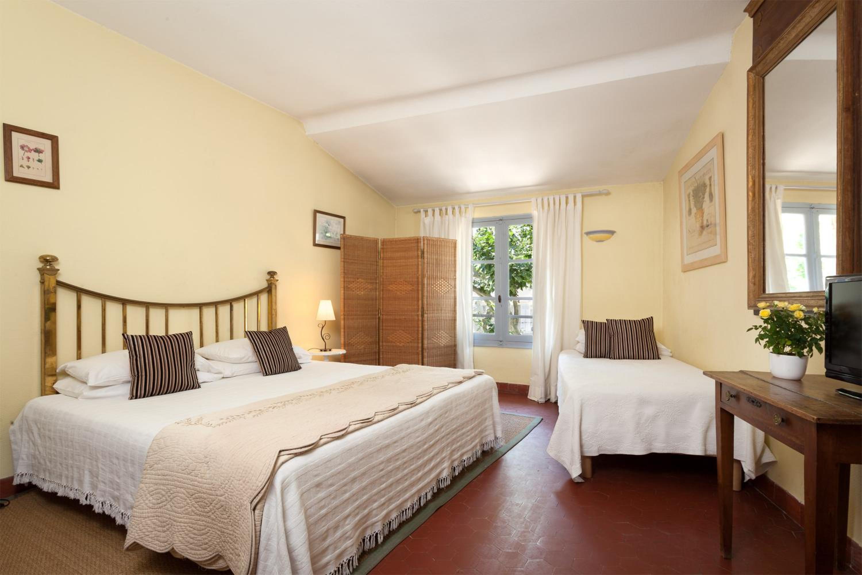 Charm Triple Room photo 1