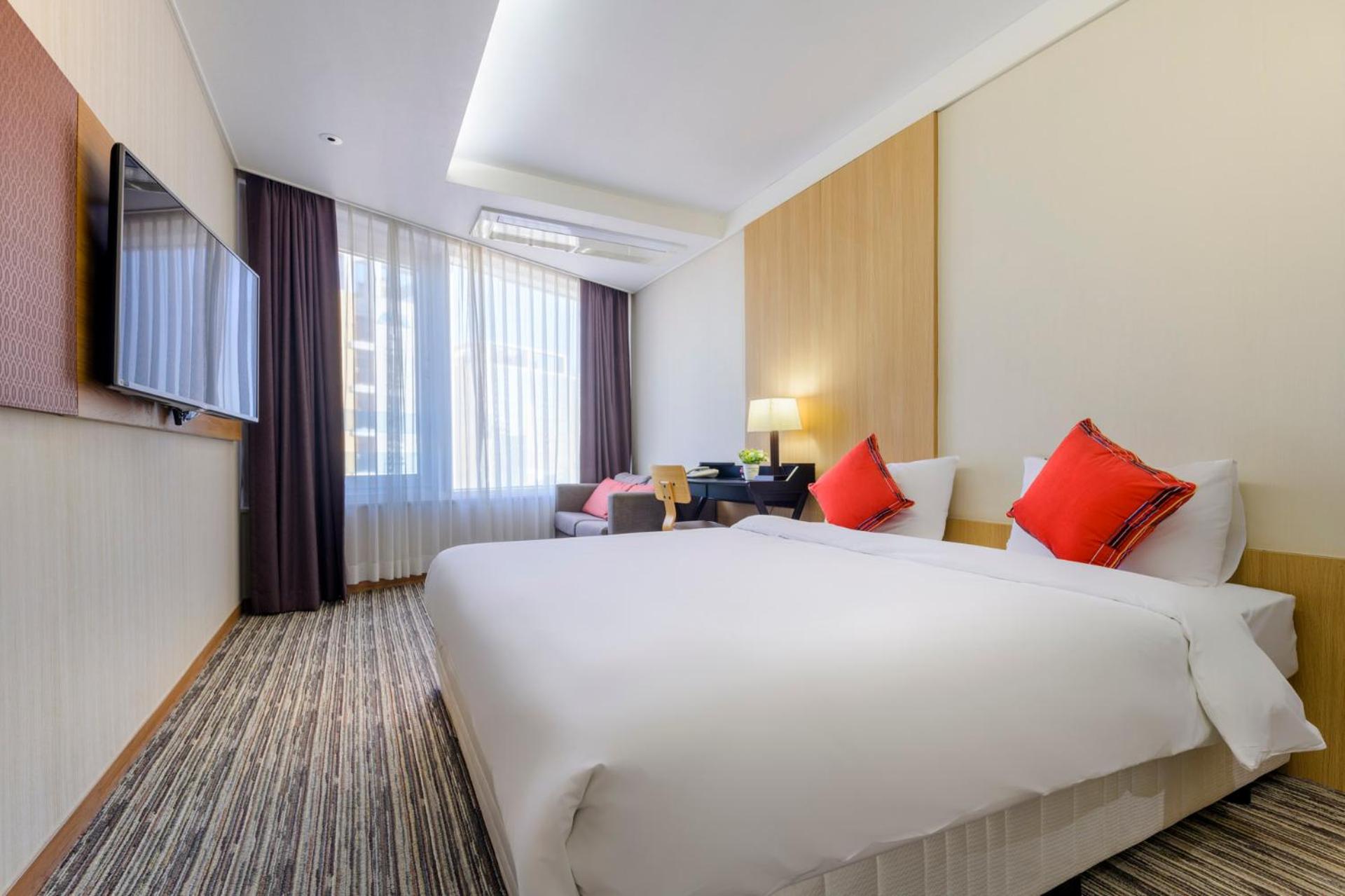 Deluxe Double Room with City View - Photo 1