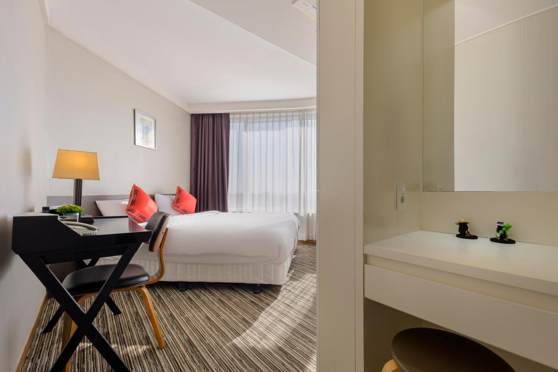 Double Room with Sea View - Photo 9