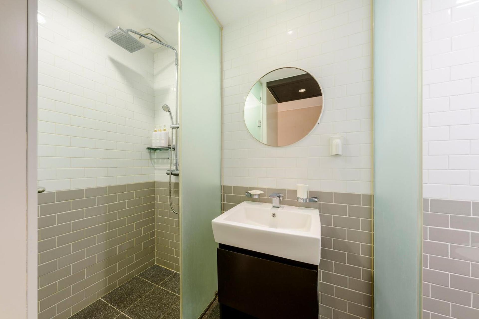 Deluxe Double Room with City View - Photo 6