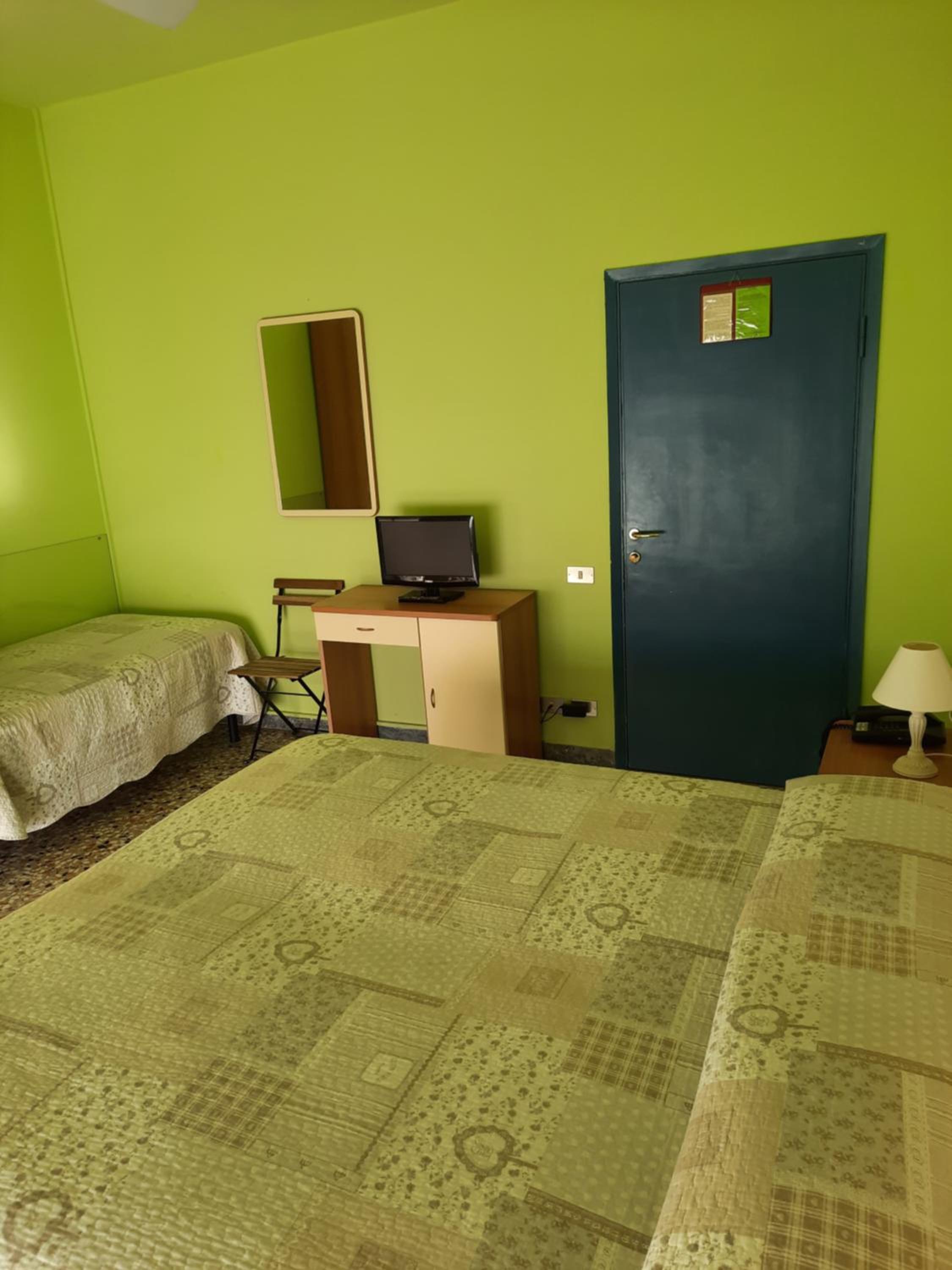 Classic Triple Room - Photo 4
