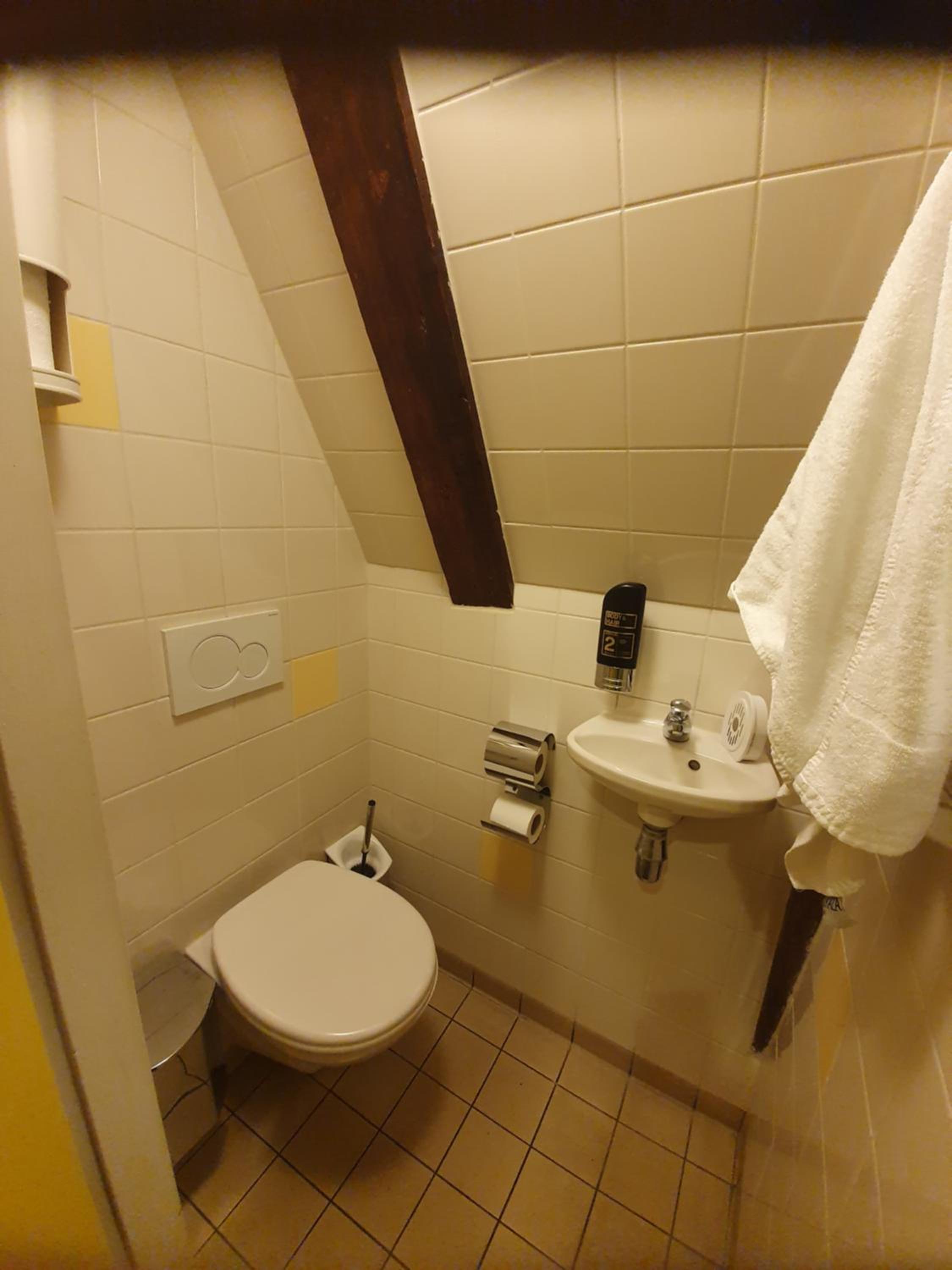 Family Room with Shared Bathroom photo 3