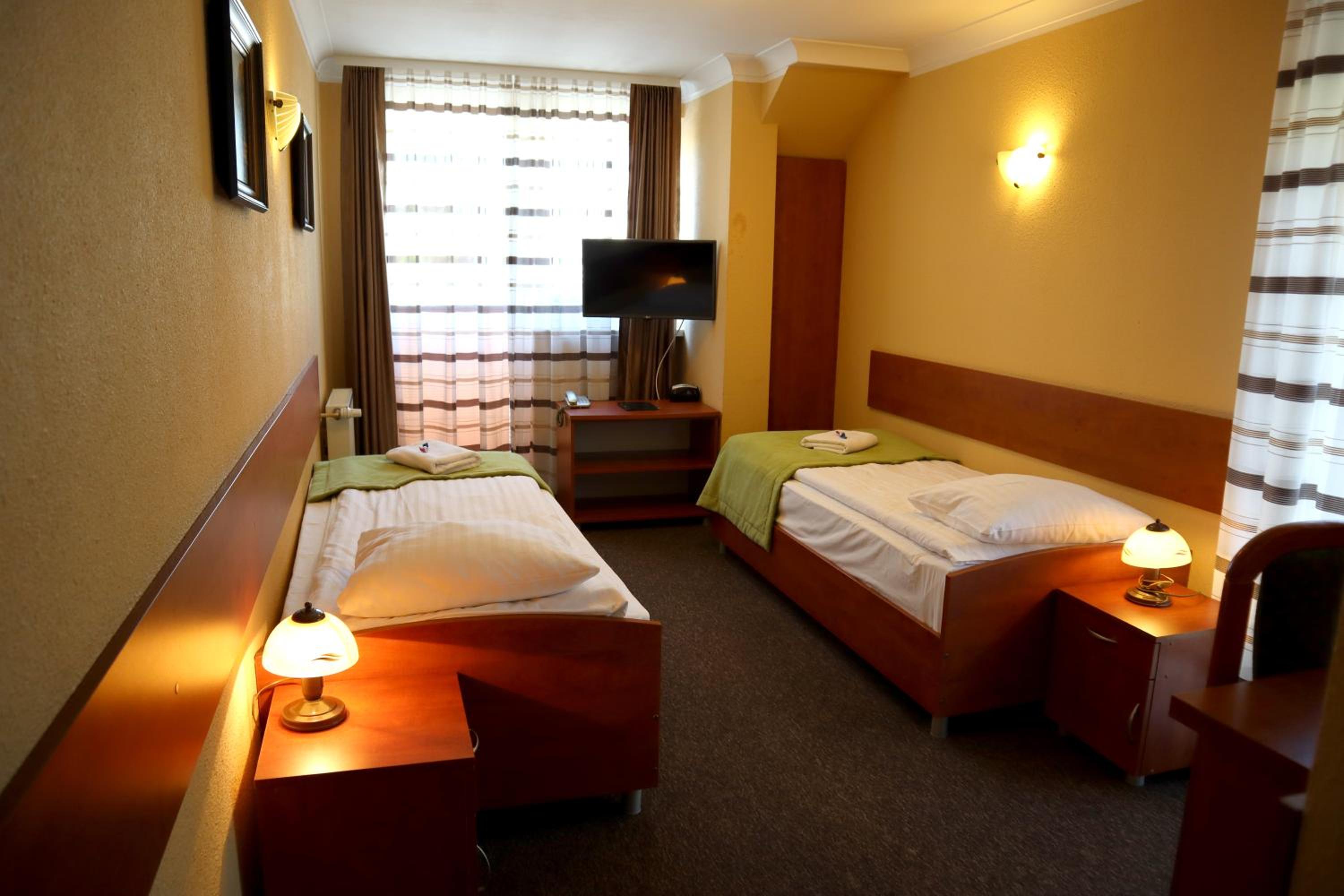 Twin Room - Photo 2