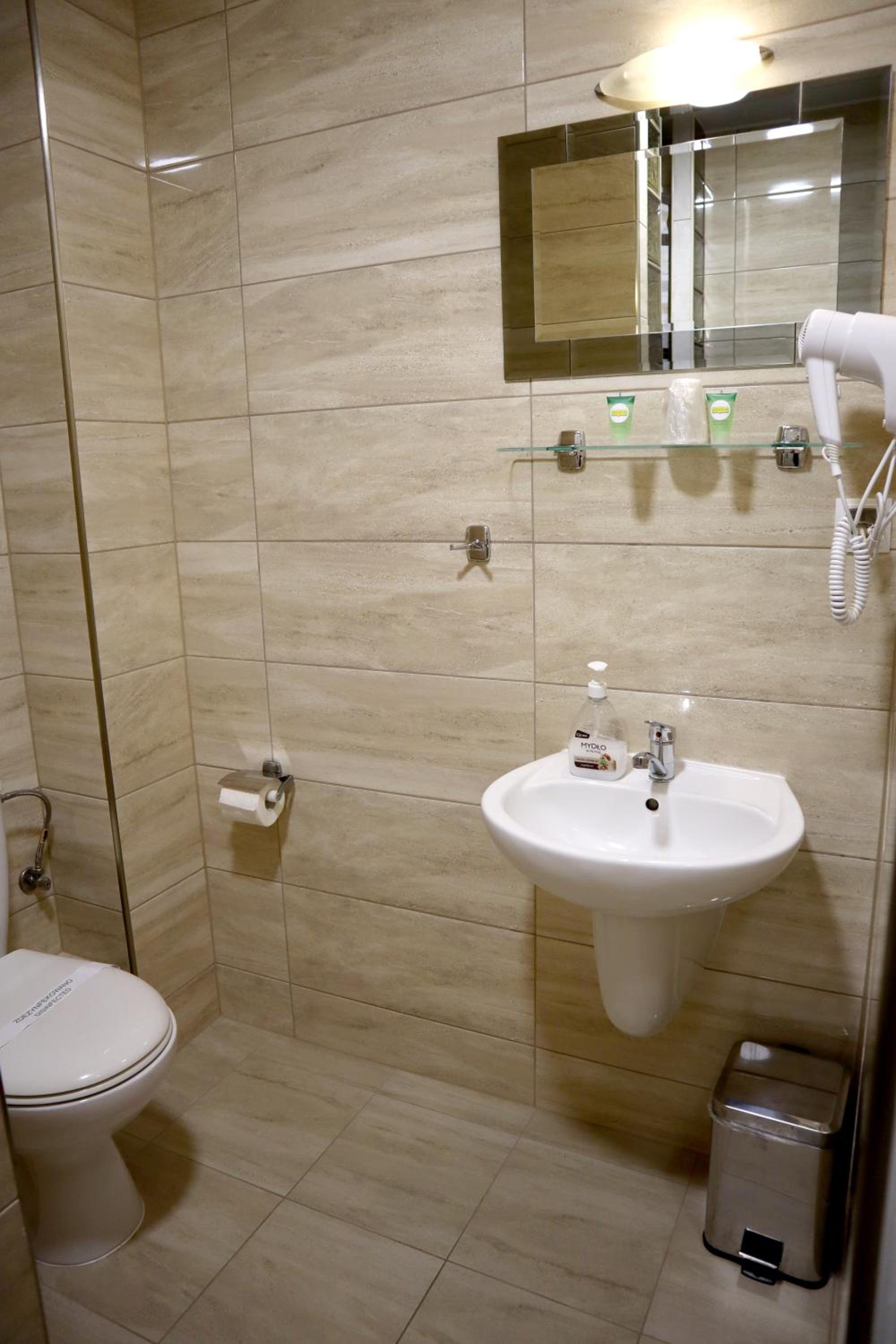 Twin Room - Photo 3