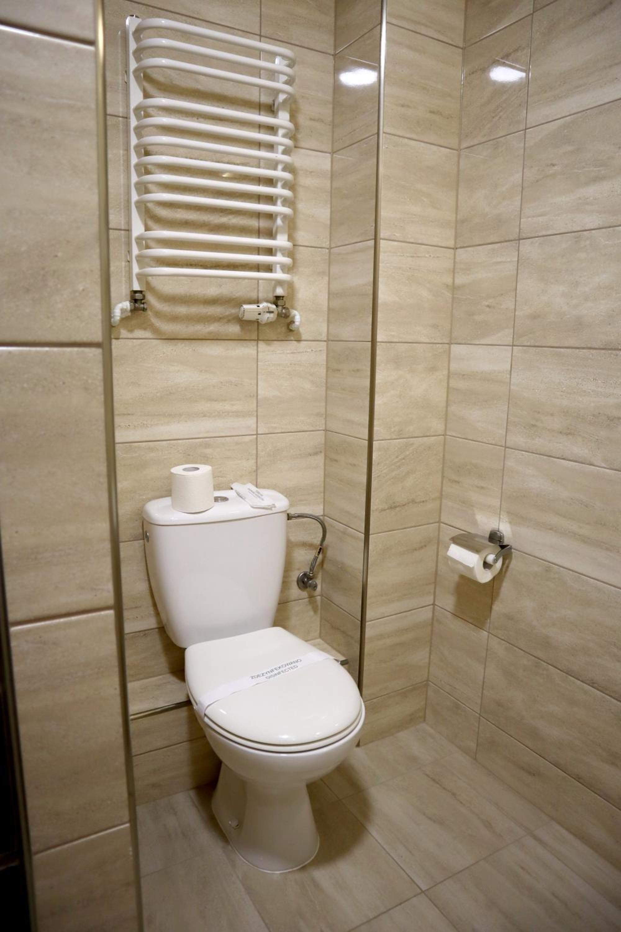 Twin Room - Photo 5
