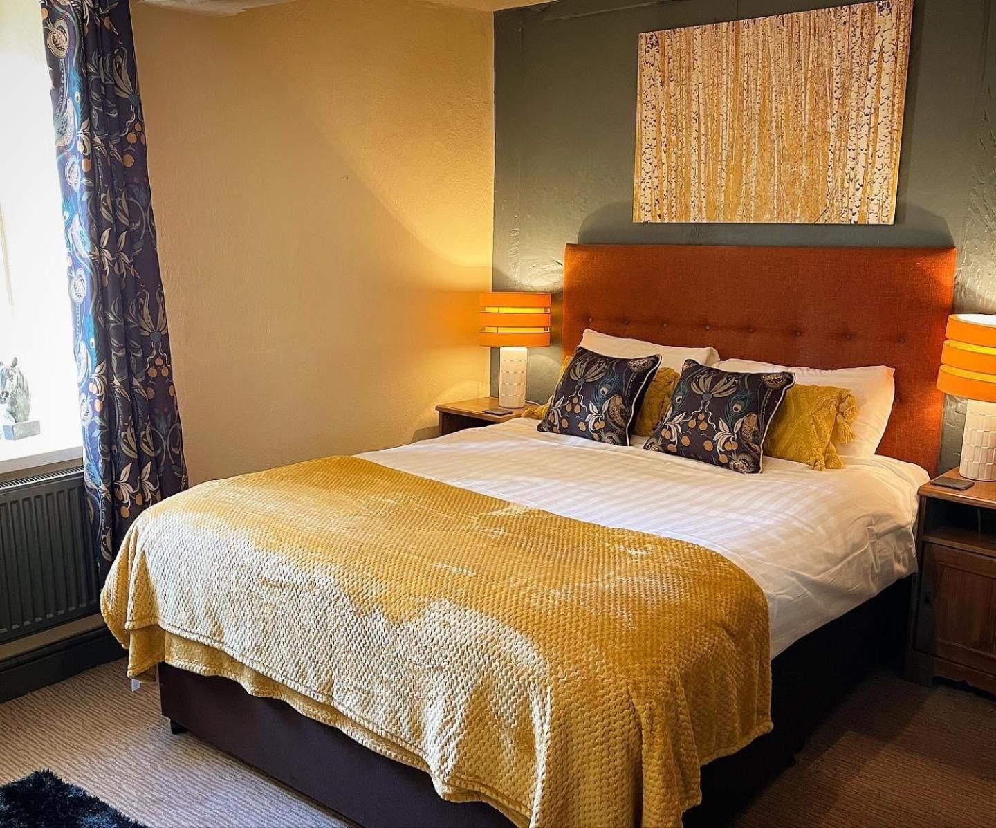 Standard Double Room with Private Bathroom - Photo 4