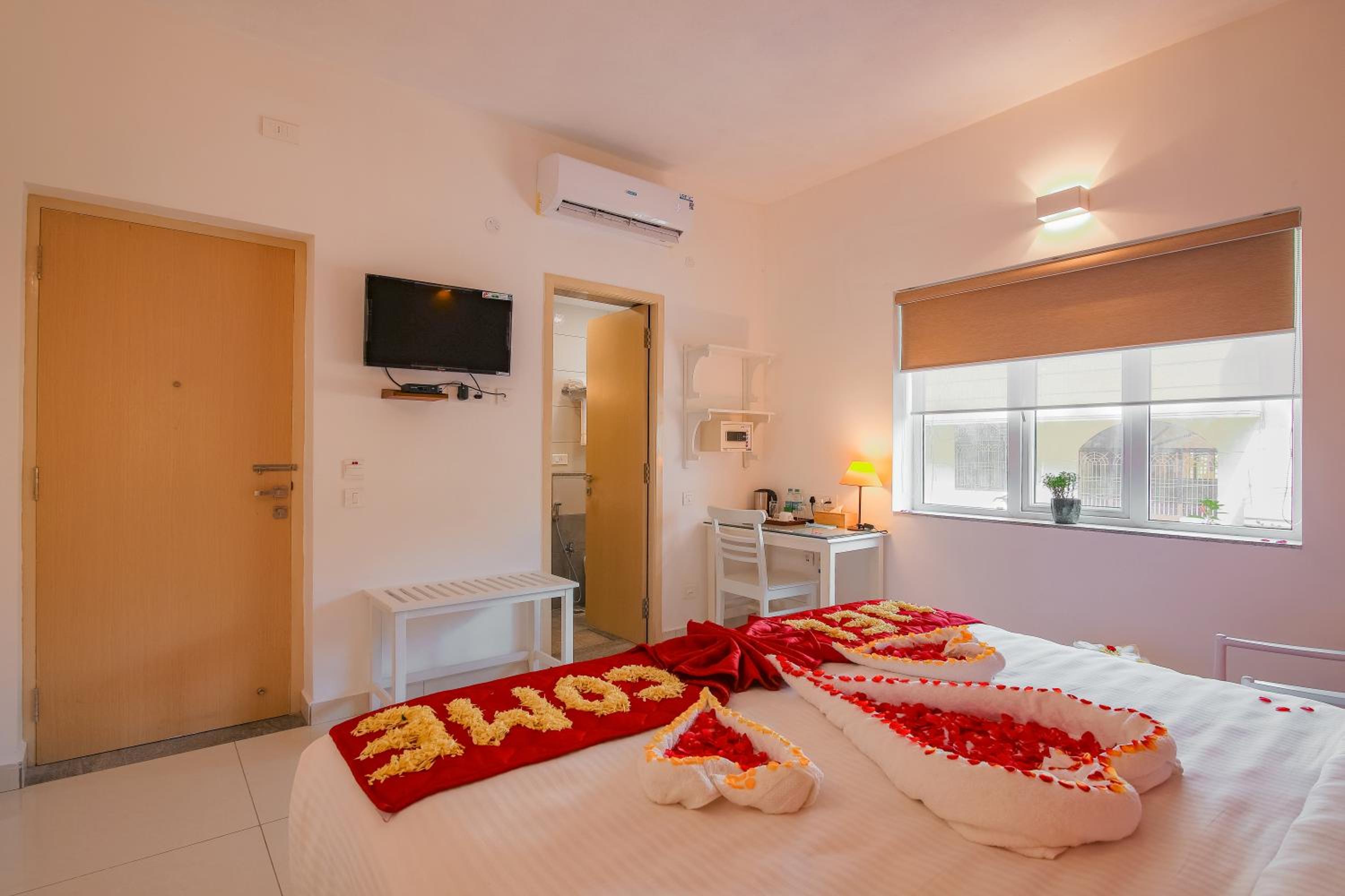 Deluxe Room - Photo 5