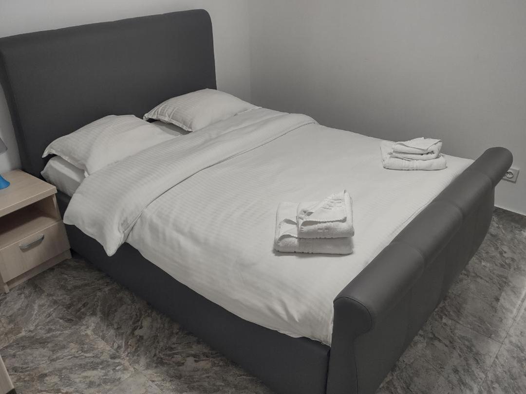 Two-Bedroom Apartment - Photo 3