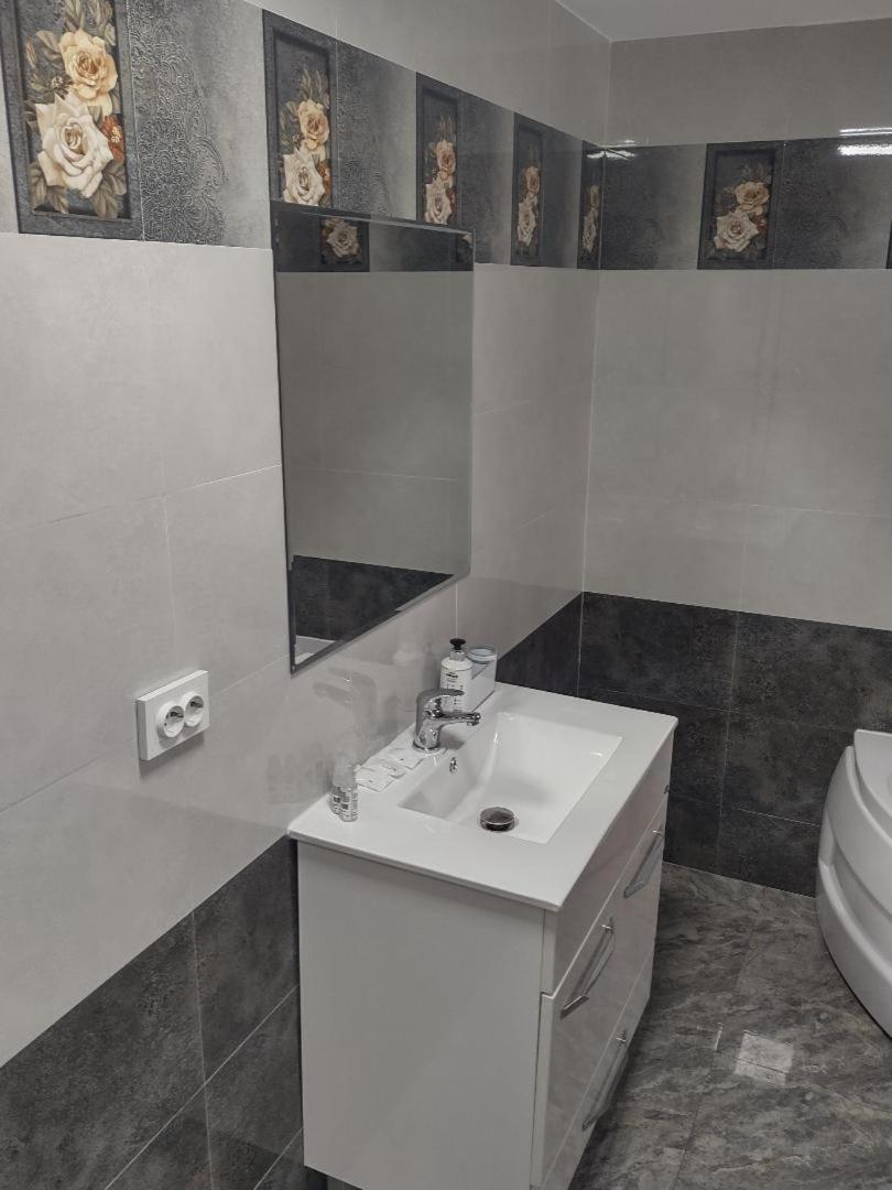 Two-Bedroom Apartment - Photo 9