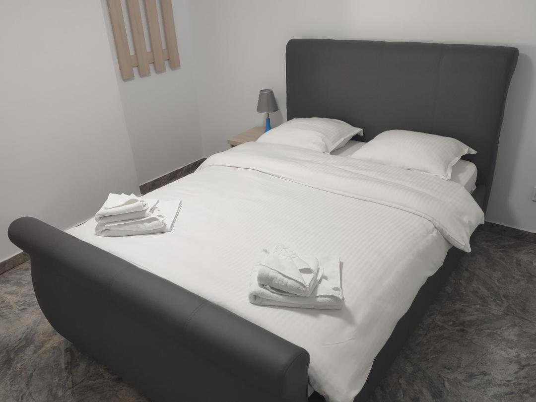Two-Bedroom Apartment - Photo 8