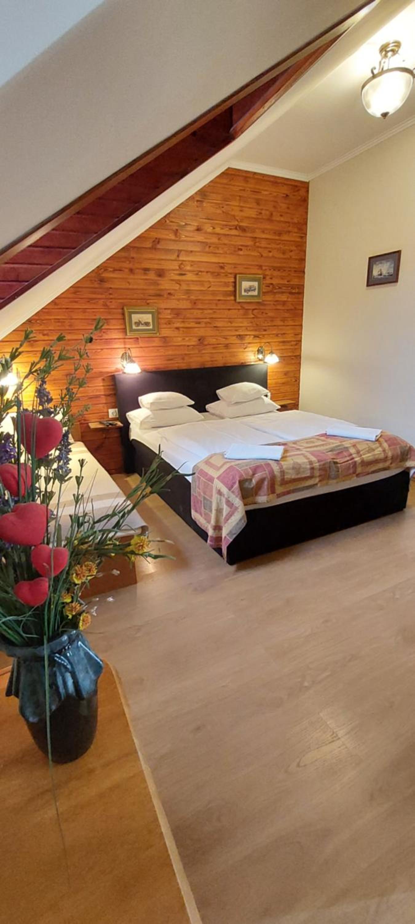 Triple Room with Private Bathroom photo 3