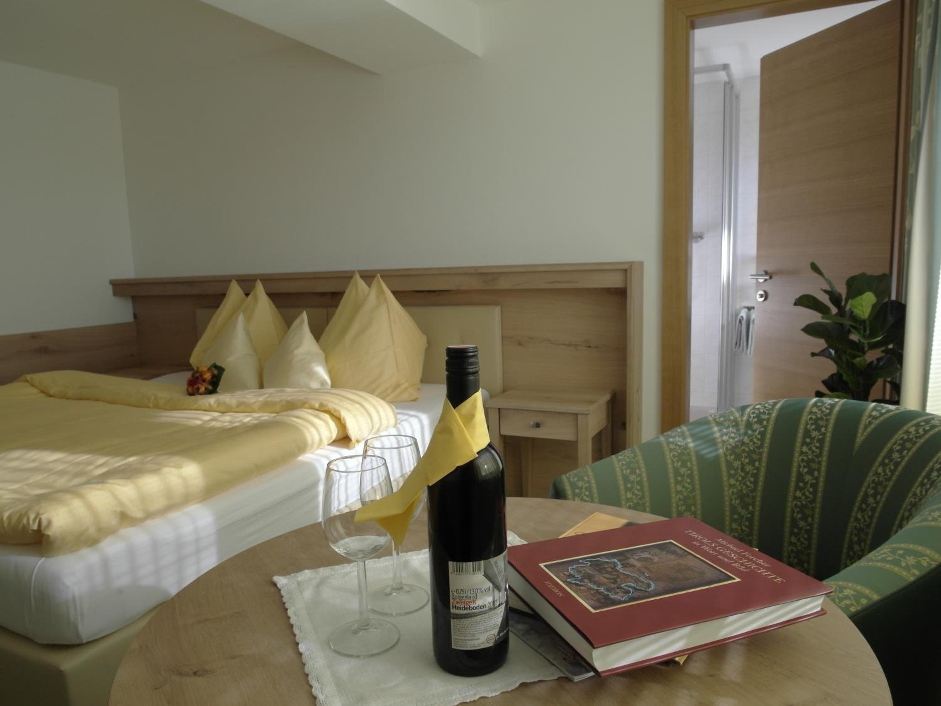 Double Room - Photo 6