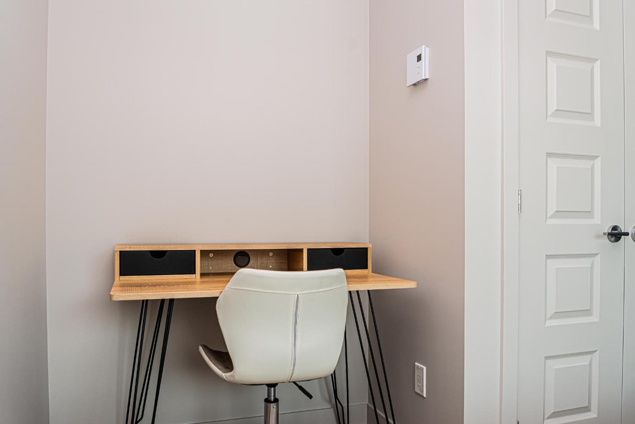 Executive - Canal View - Photo 19