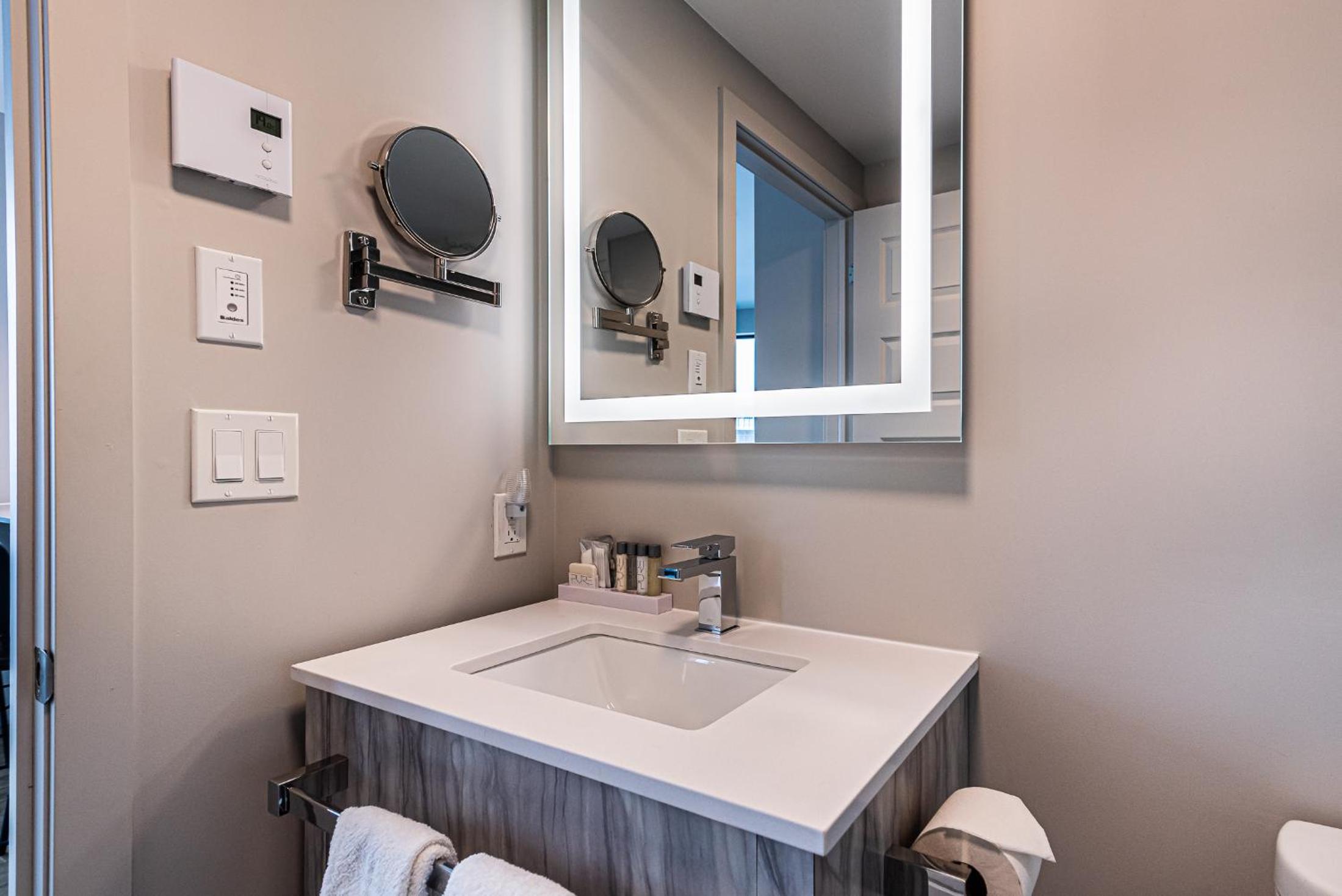 Executive - Canal View - Photo 10