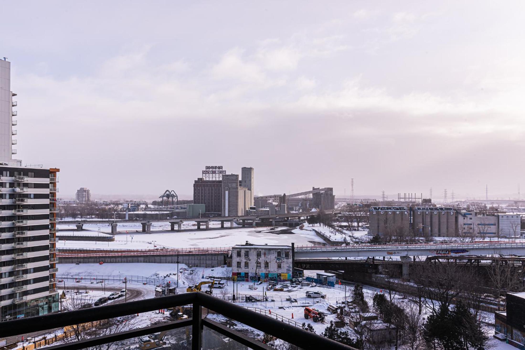 Executive - Canal View - Photo 29