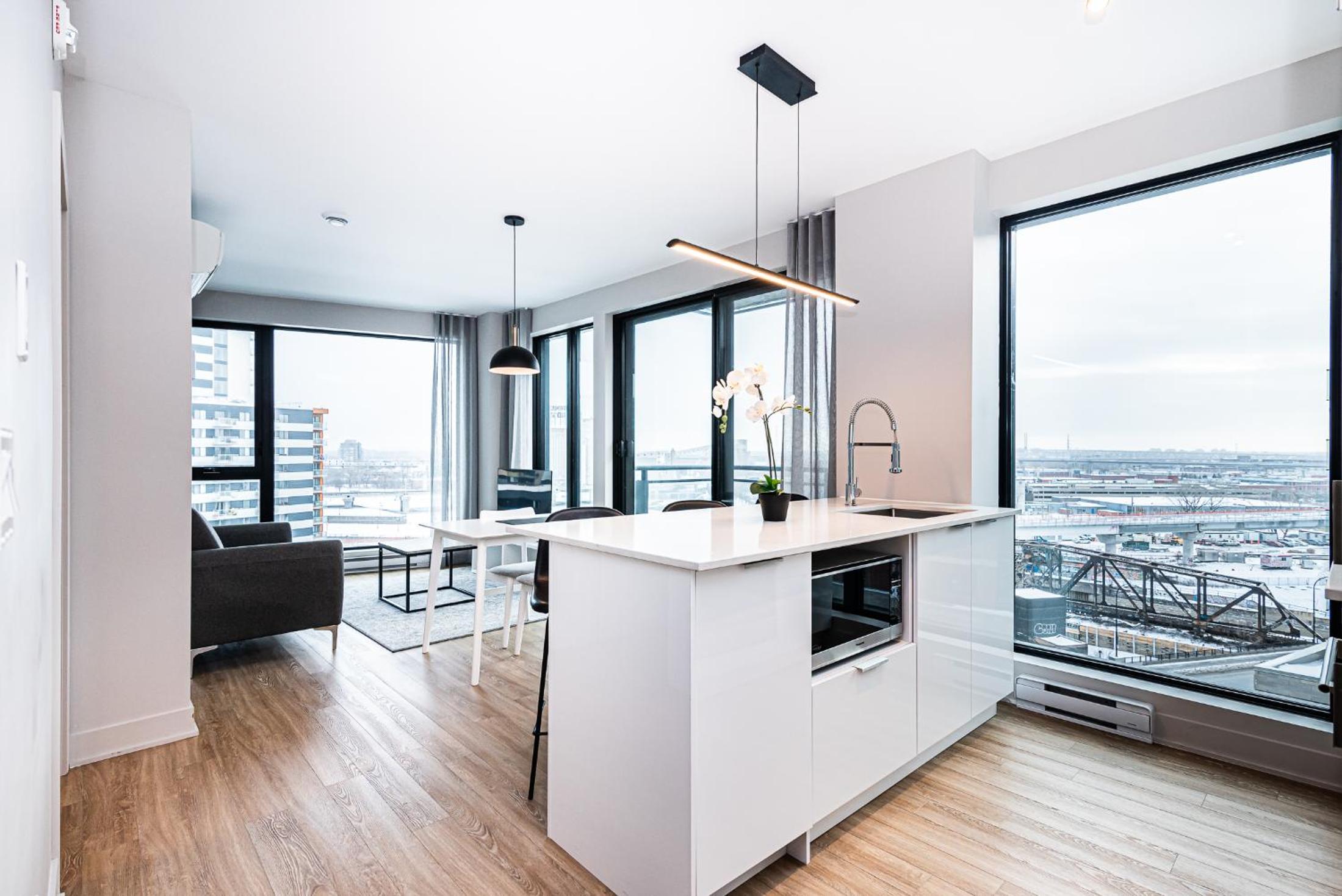 Executive - Canal View - Photo 13