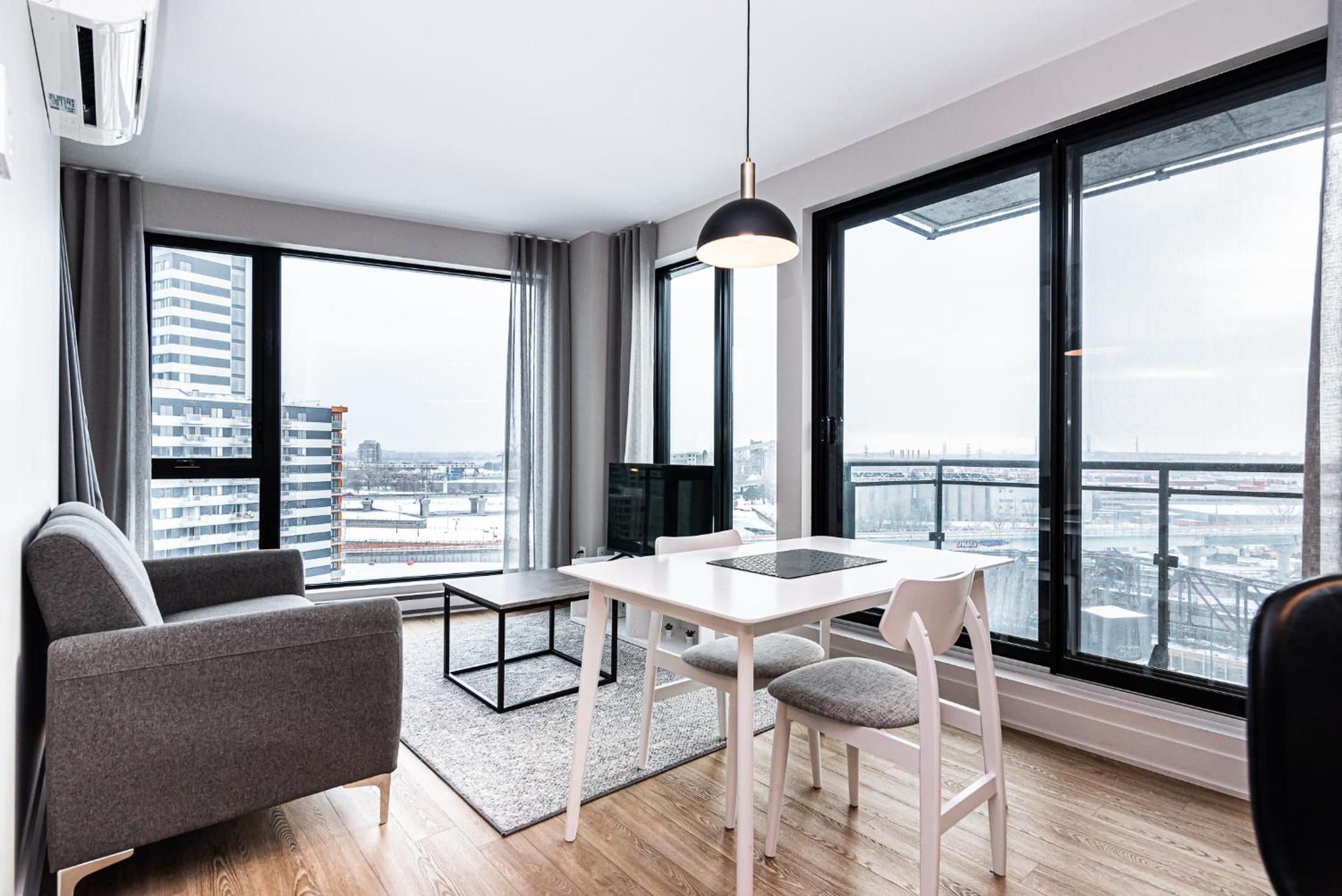 Executive - Canal View - Photo 1
