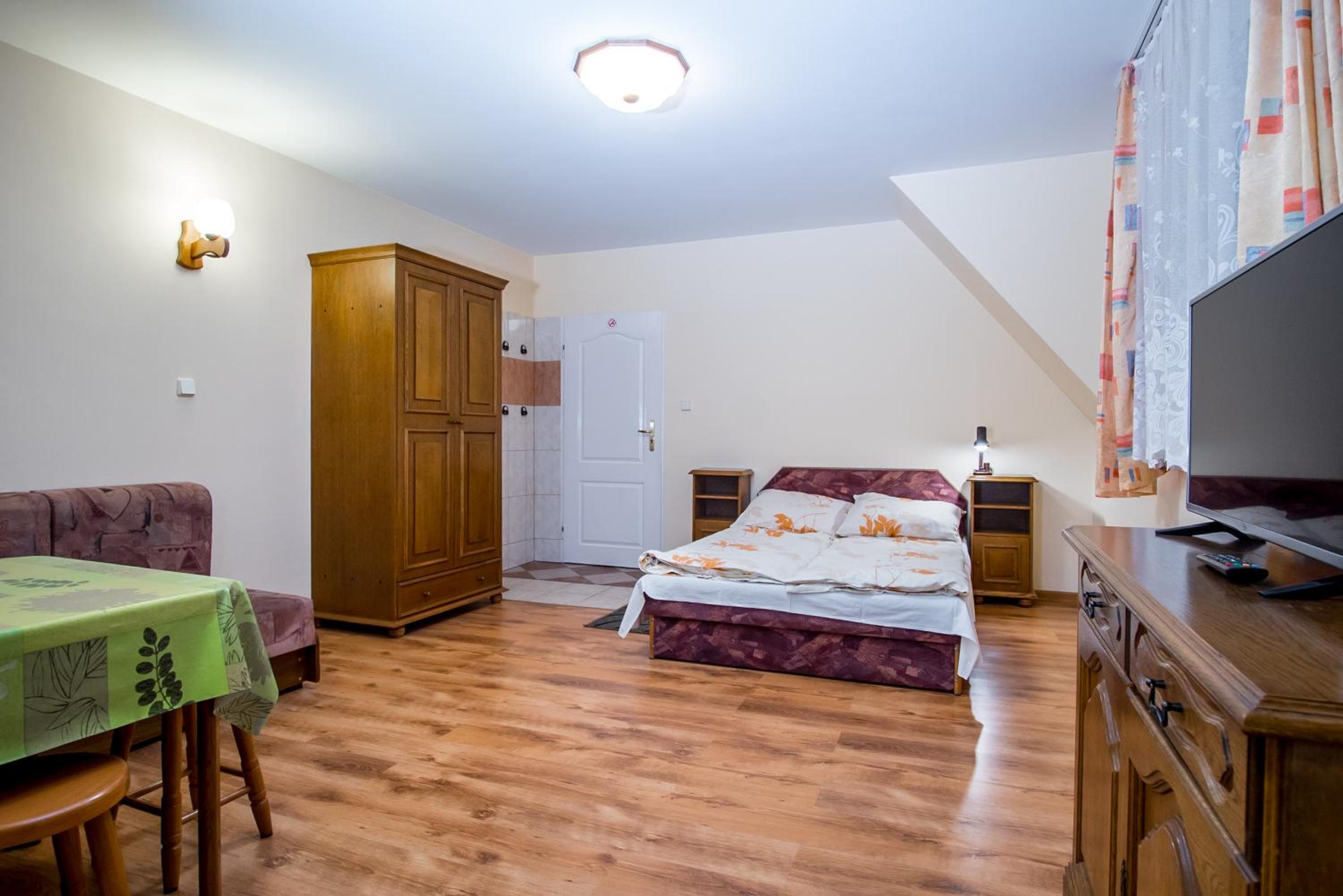Family Studio - Photo 1