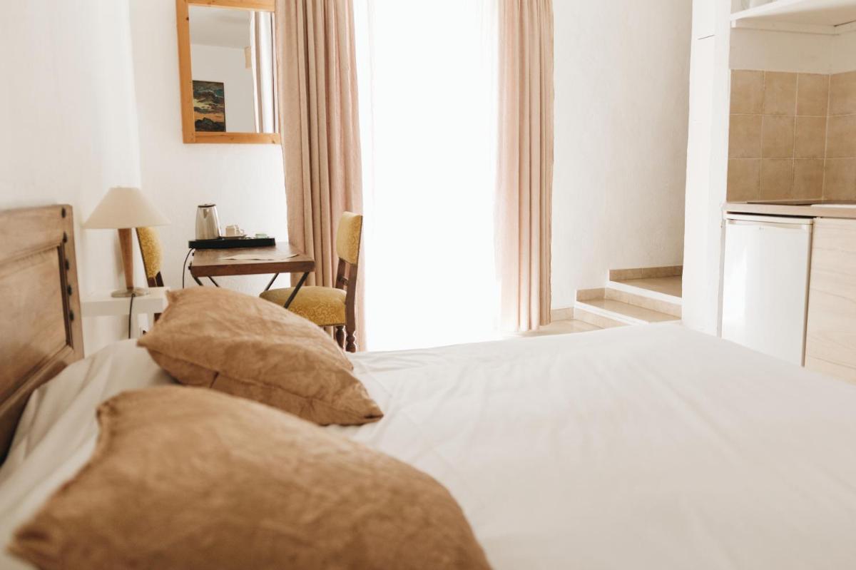 Standard Double Room - Photo 4