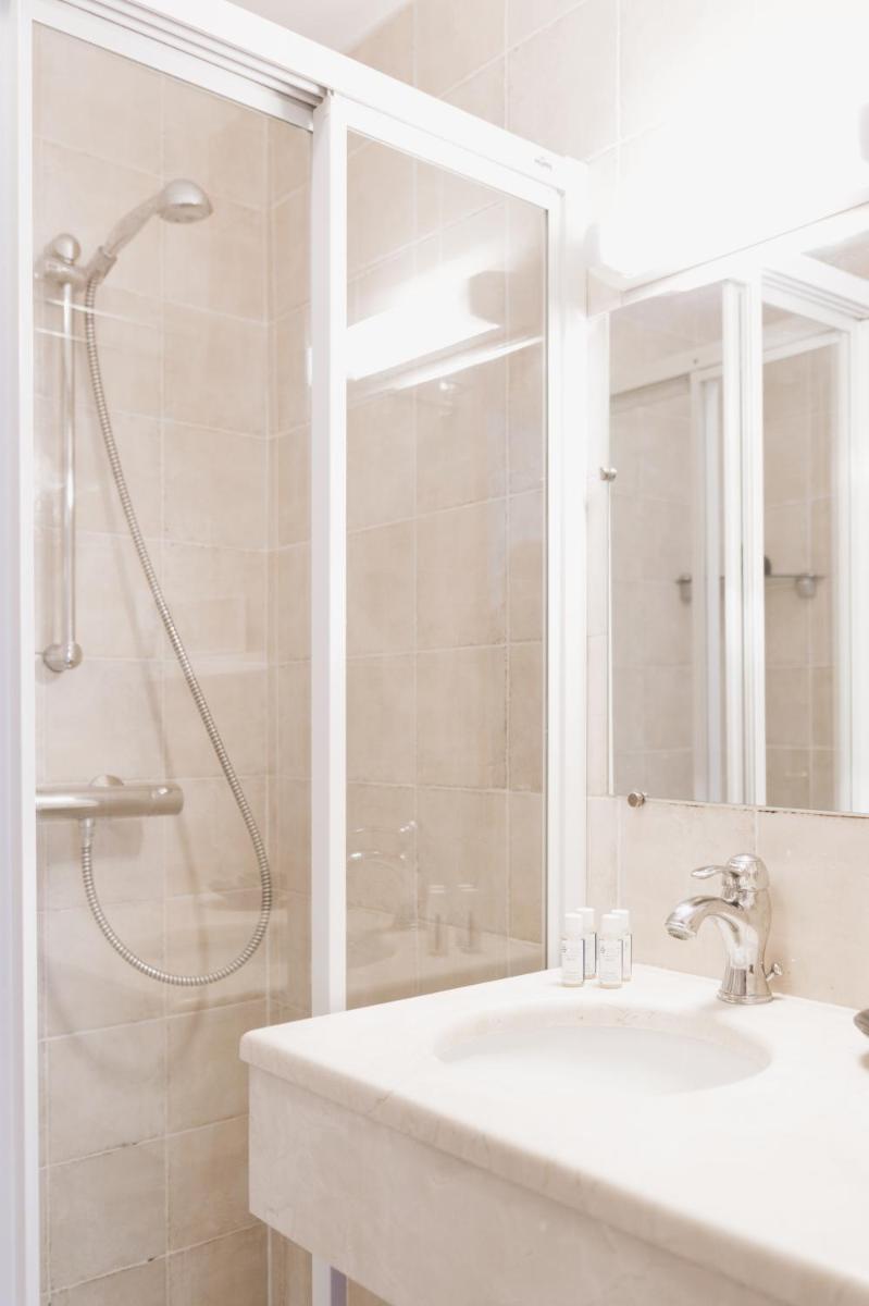 Standard Double Room - Photo 25