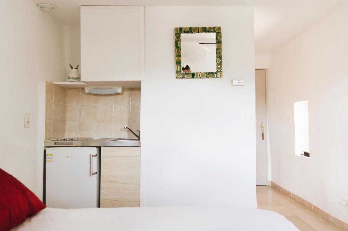 Standard Double Room - Photo 12
