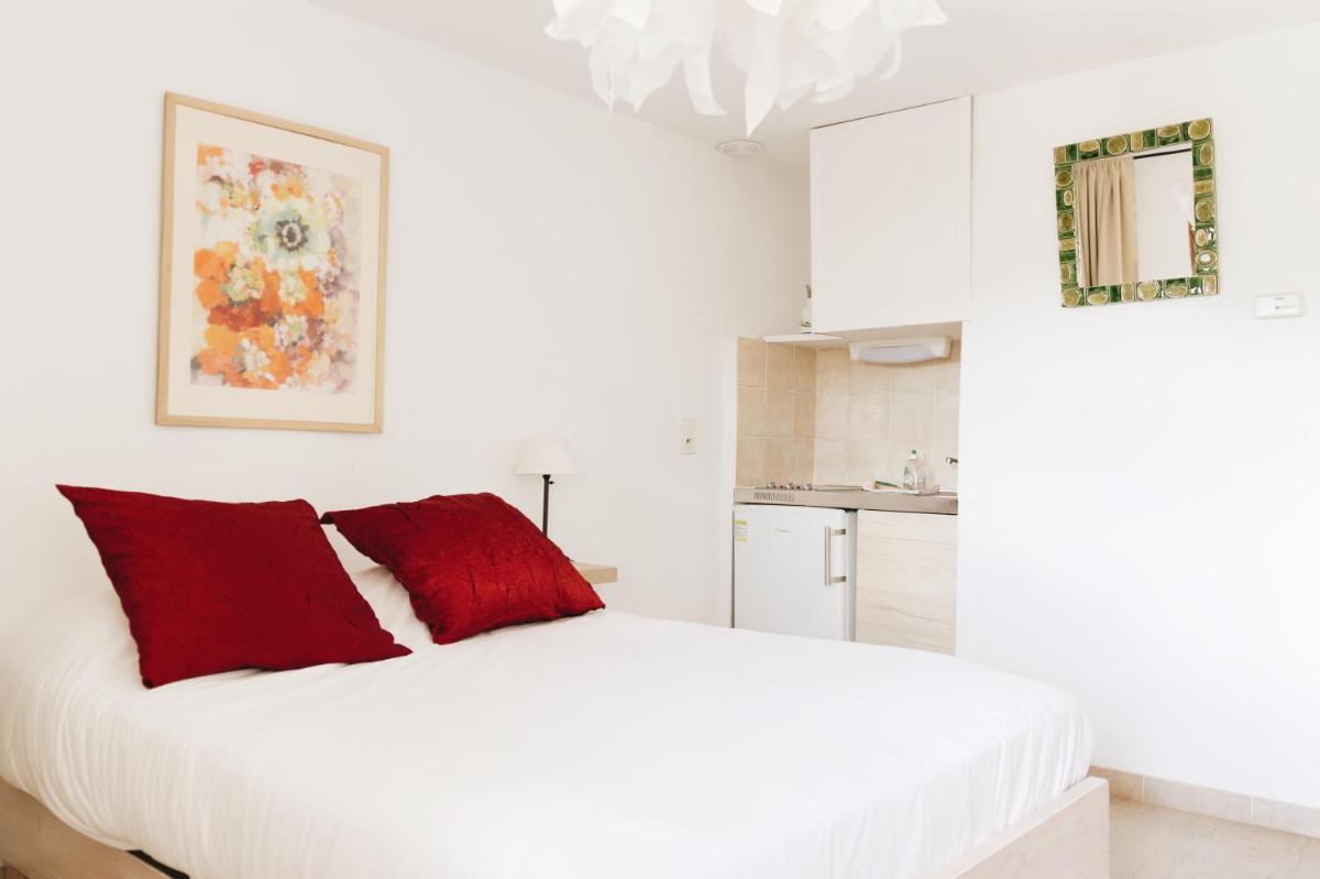 Standard Double Room - Photo 23