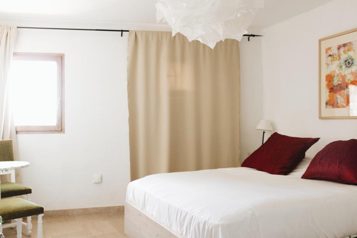Standard Double Room - Photo 17
