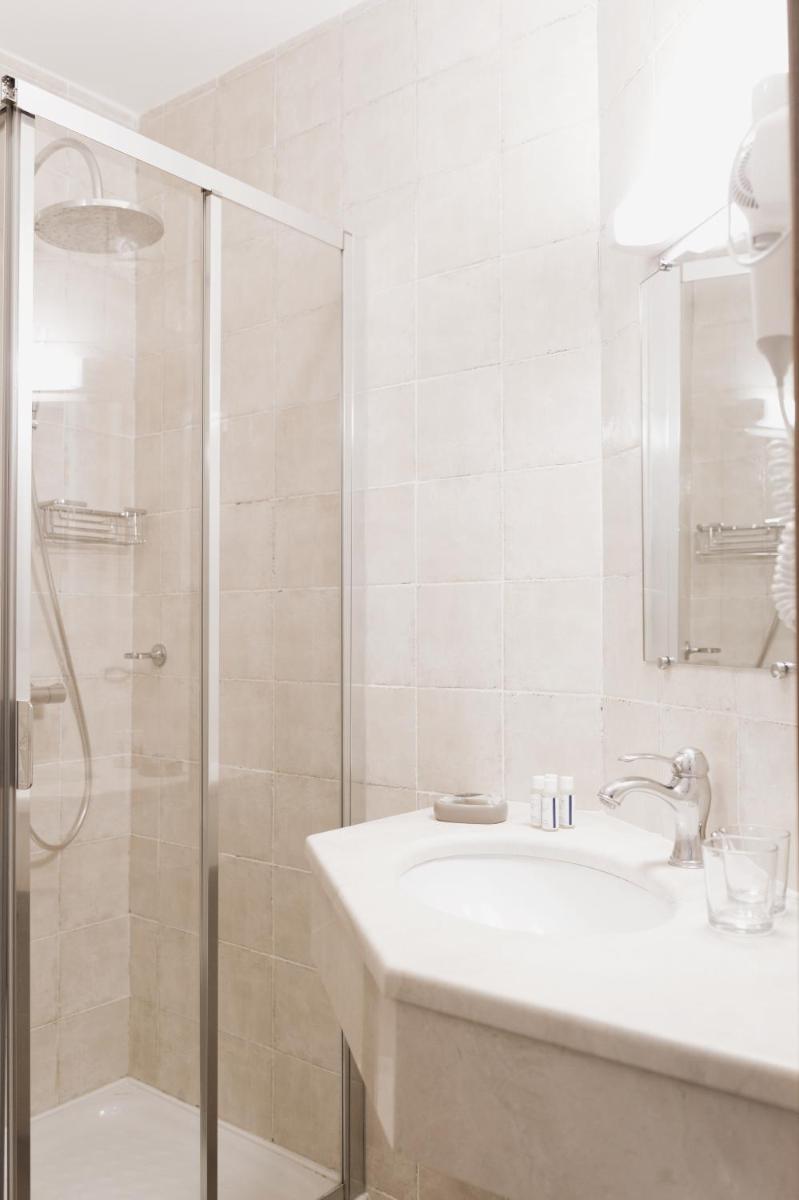 Standard Double Room - Photo 24