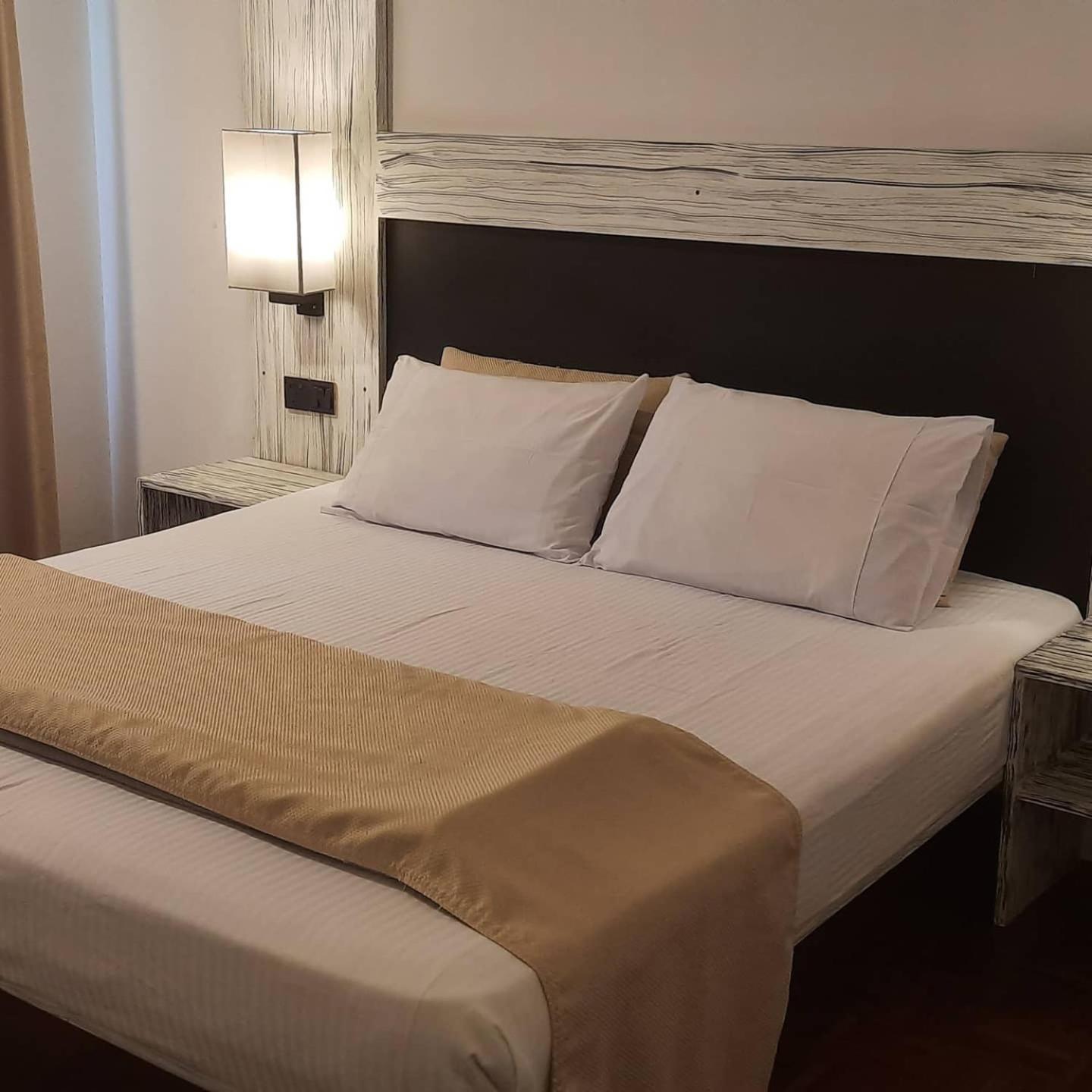 Deluxe Double Room with Balcony photo 3