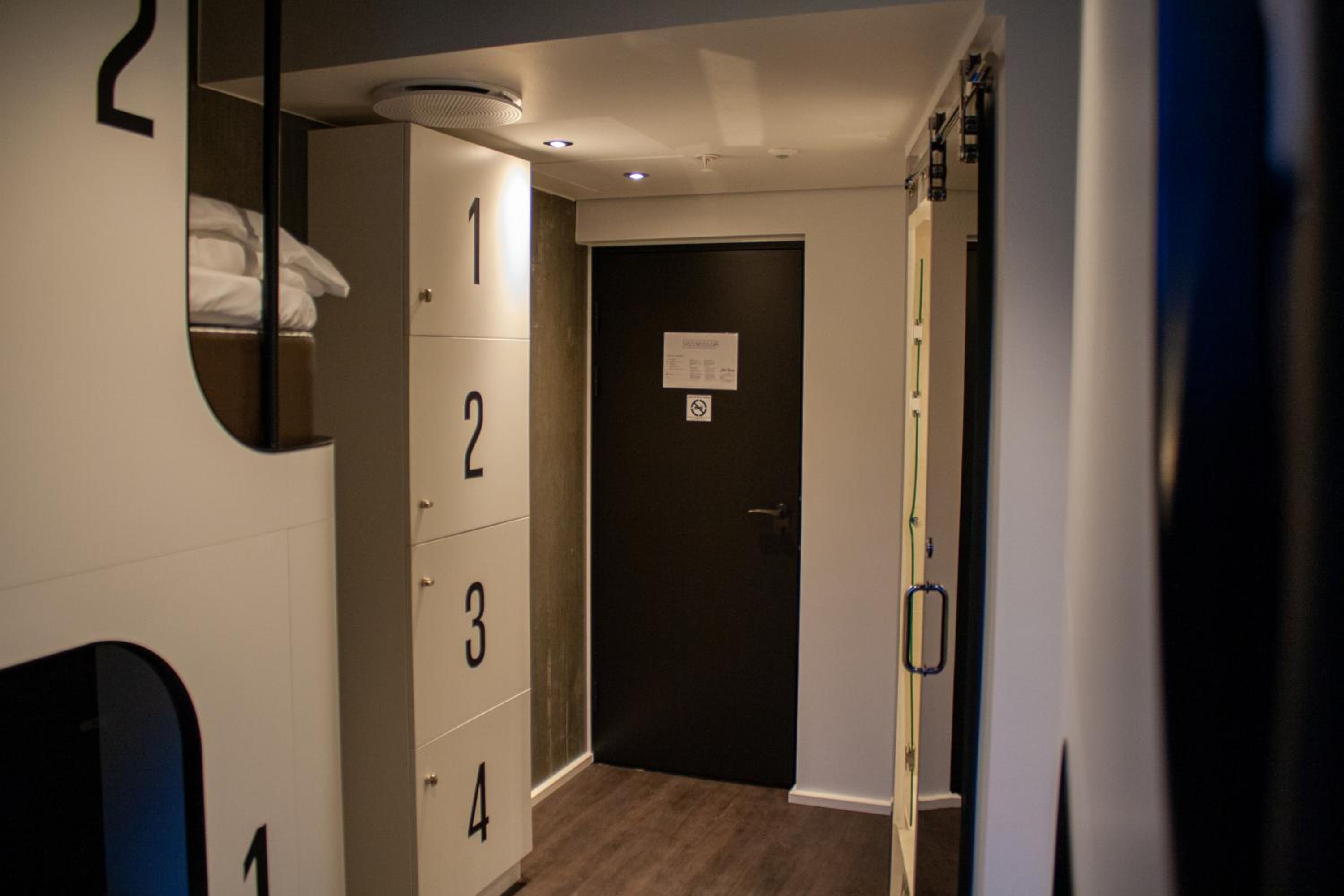 4 Bed Private Room with Private Bathroom photo 3