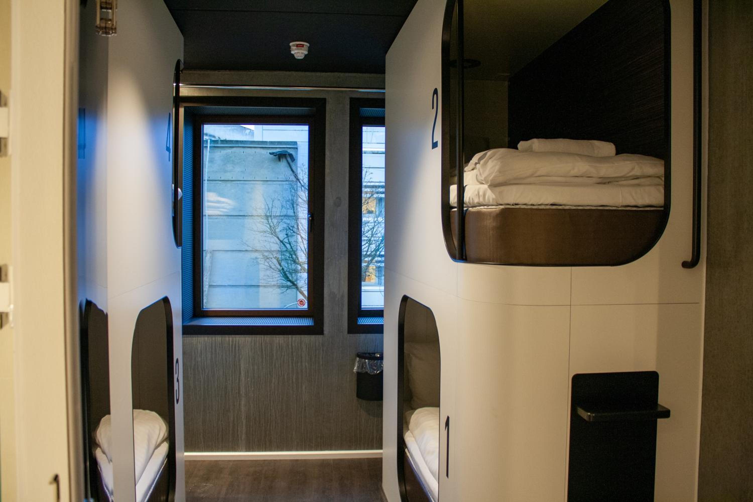 6 Bed Private Room with Private Bathroom photo 2