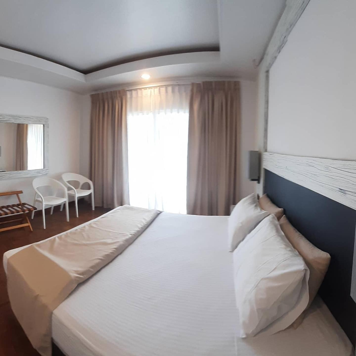 Deluxe Double Room with Balcony, photo 7