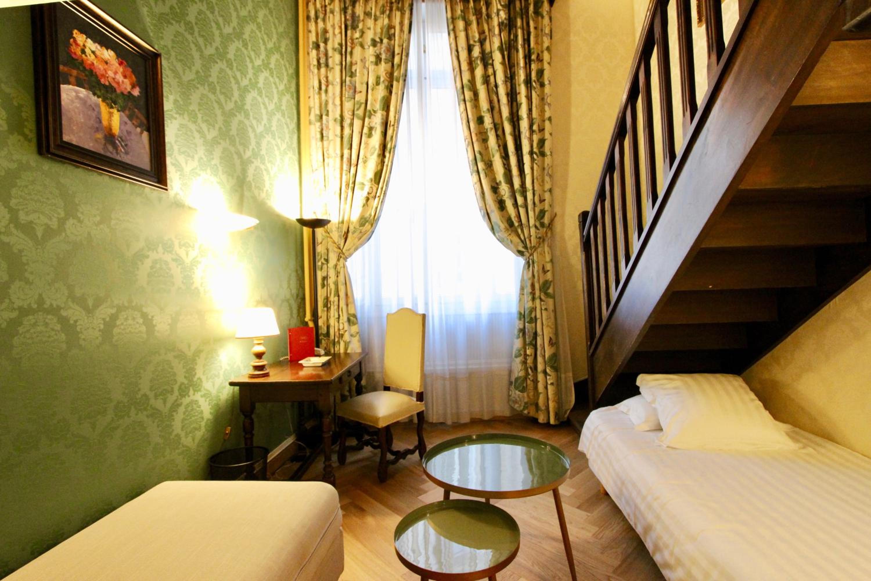 Triple Elegant Room photo 3
