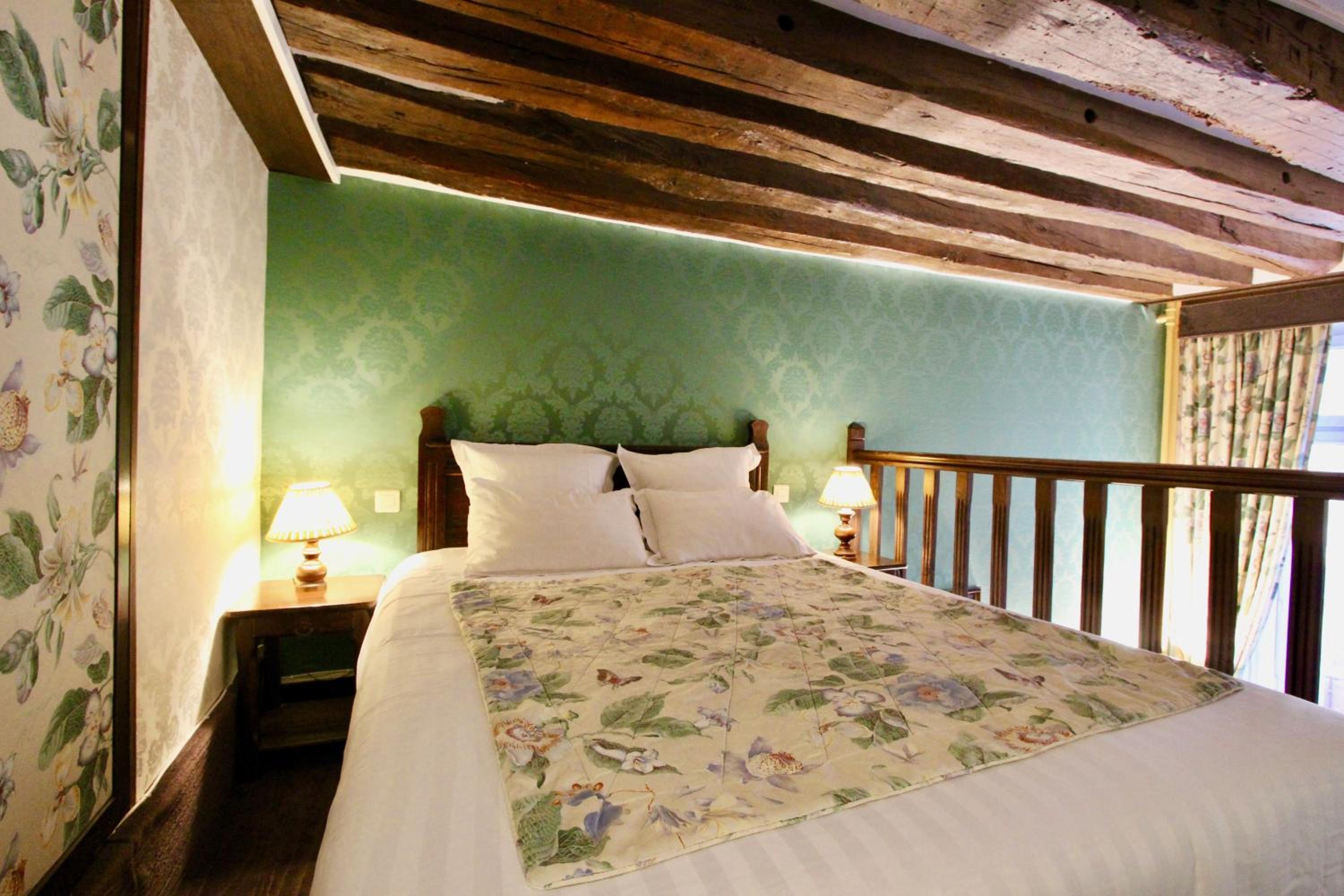 Triple Elegant Room photo 2