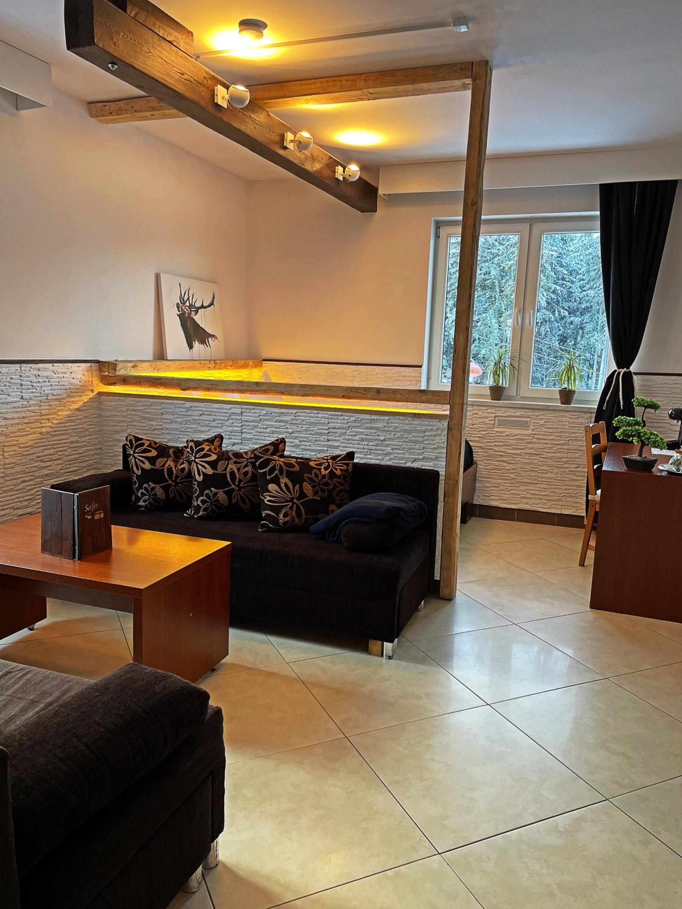 Apartment with Mountain View - Photo 2