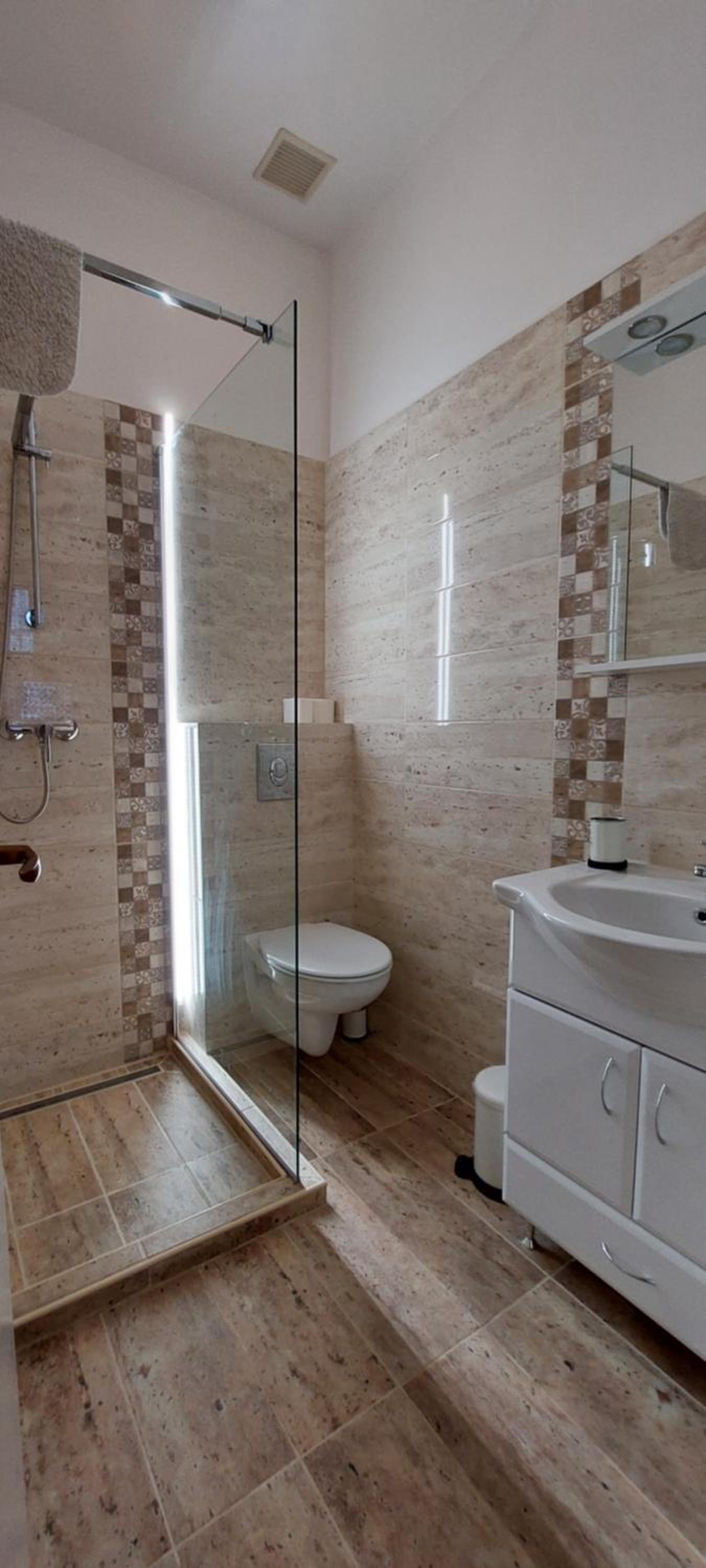 Quadruple Room with Private Bathroom photo 2