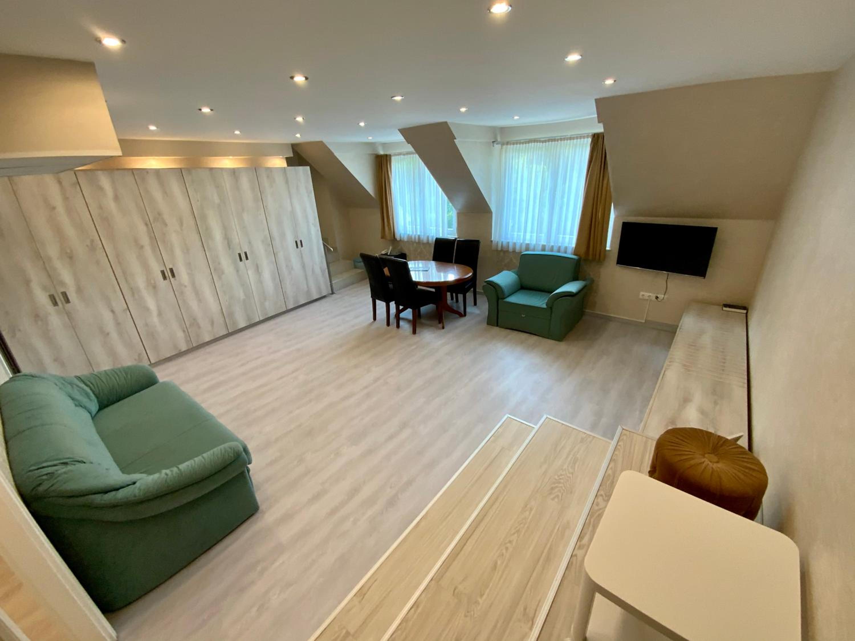 Suite - Photo 5